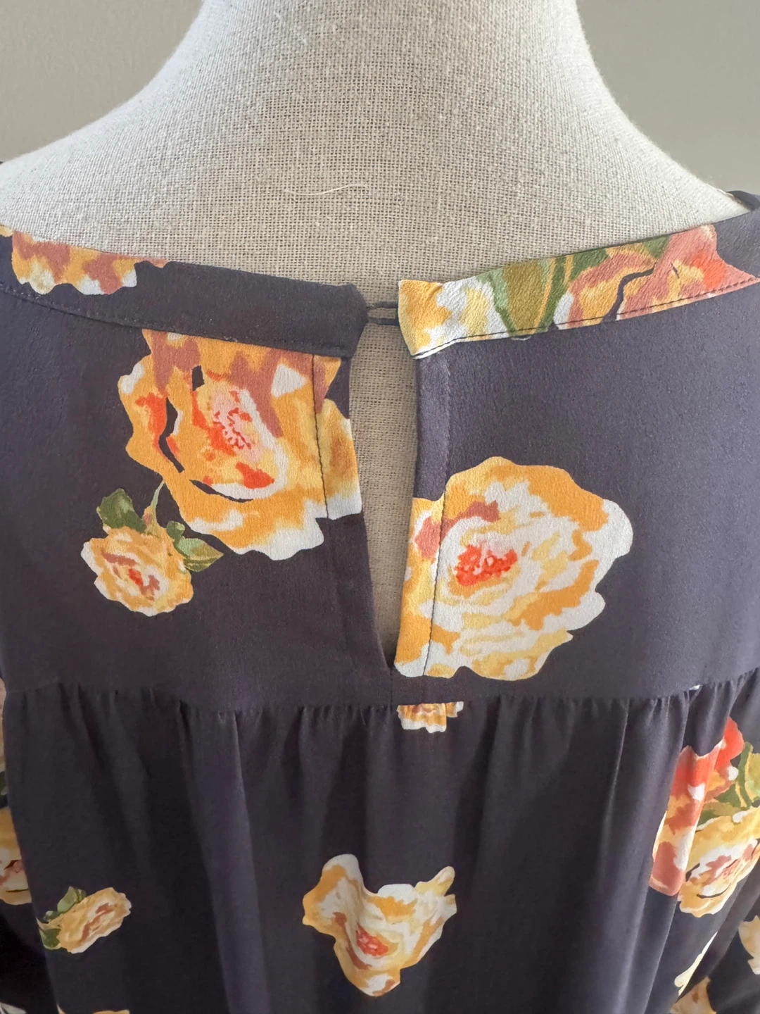 Women's Floral Long Sleeve Dress Loft  fits met to large - photo 5
