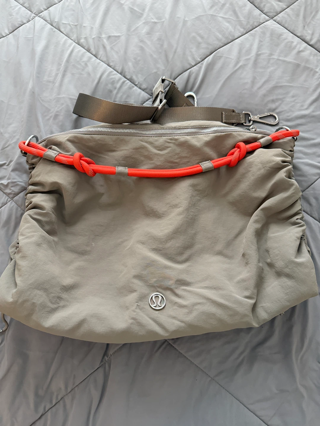 Lululemon Convertible Ruched Crossbody Bag 16L - Ash Gray
