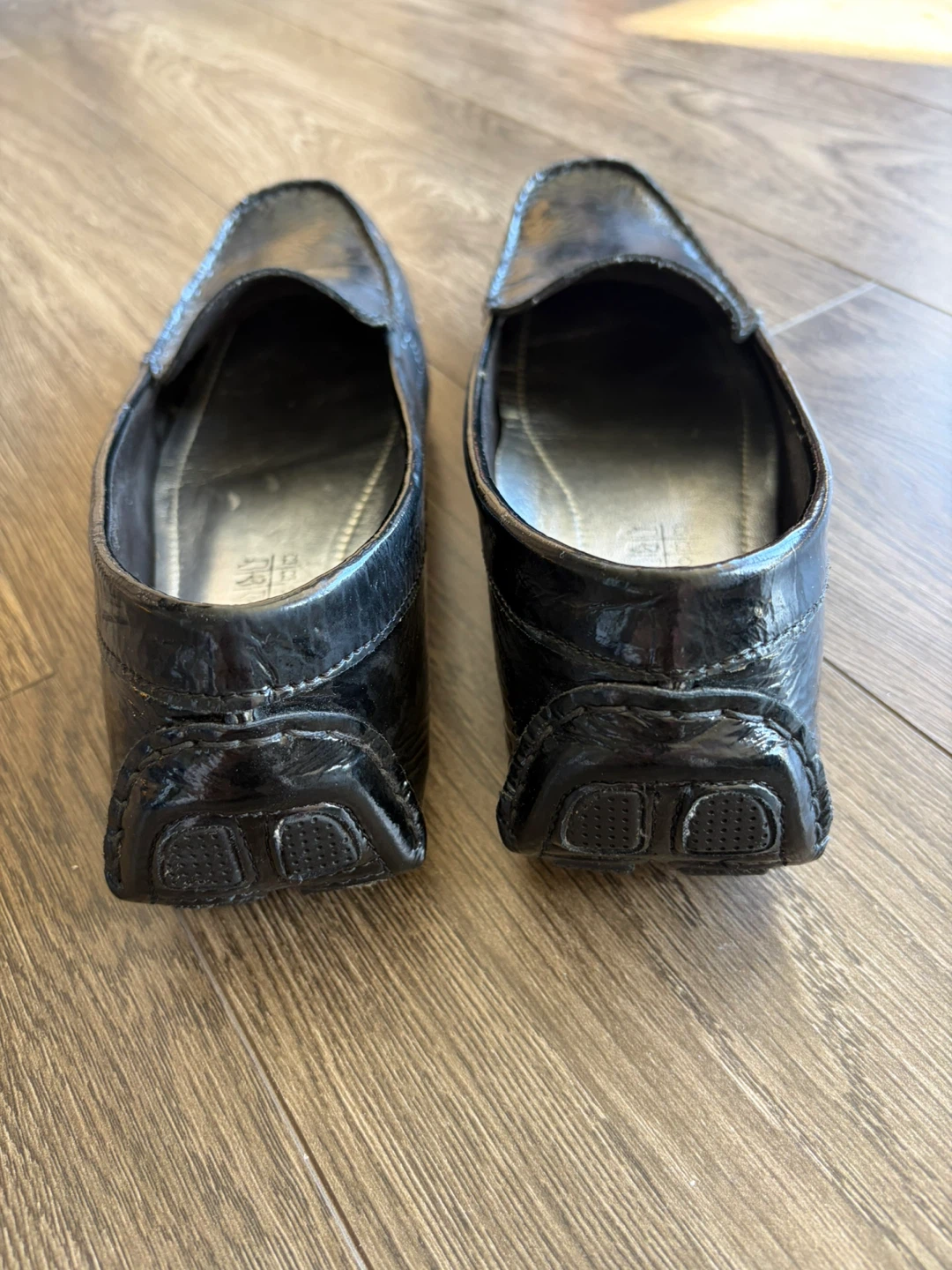 Size 10 -like NEW- Black Patent Loafer Shoes - photo 3