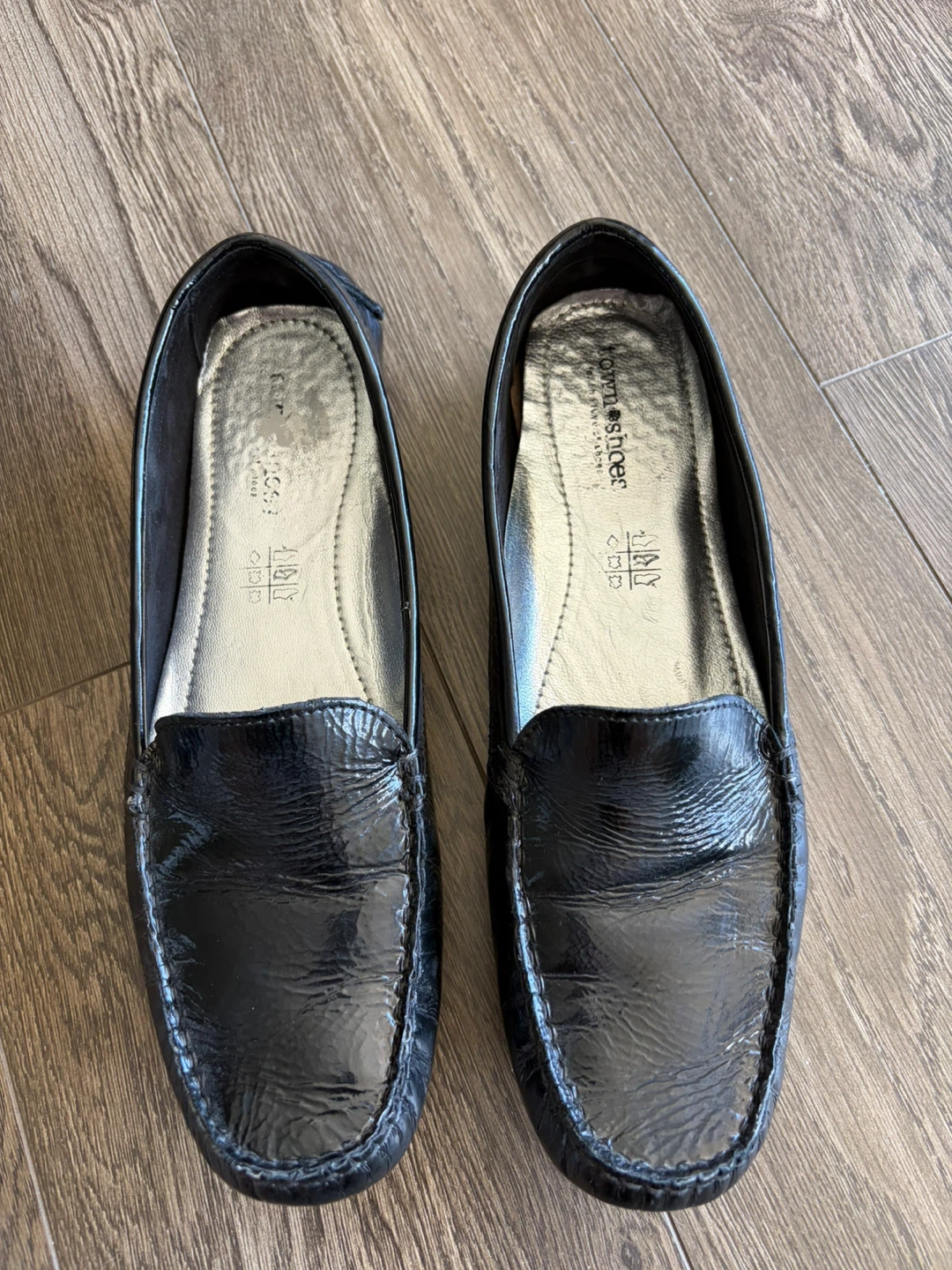 Size 10 -like NEW- Black Patent Loafer Shoes