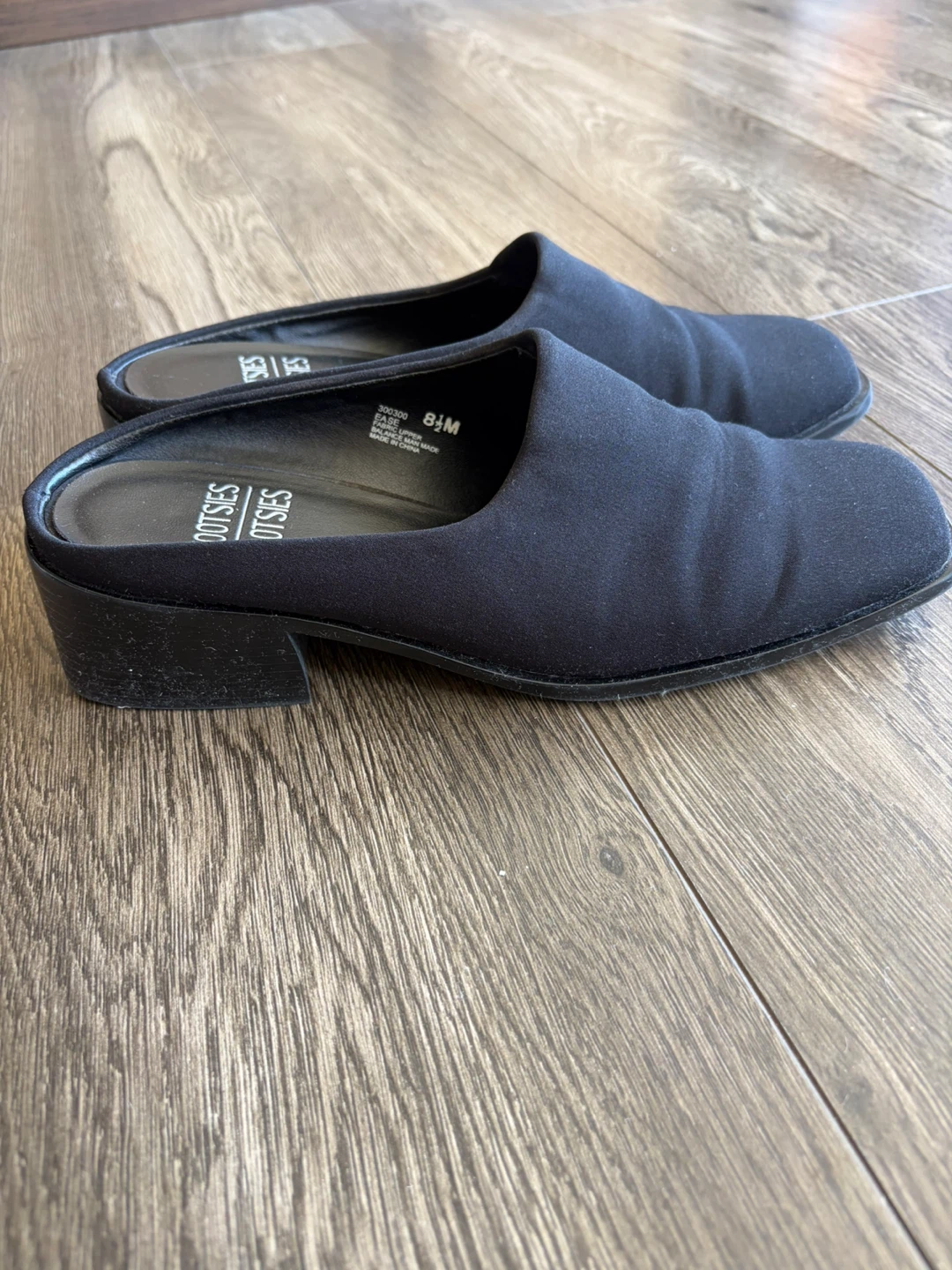 Like NEW-Mootsies Tootsies Black Fabric Mules Size 8.5M - photo 2