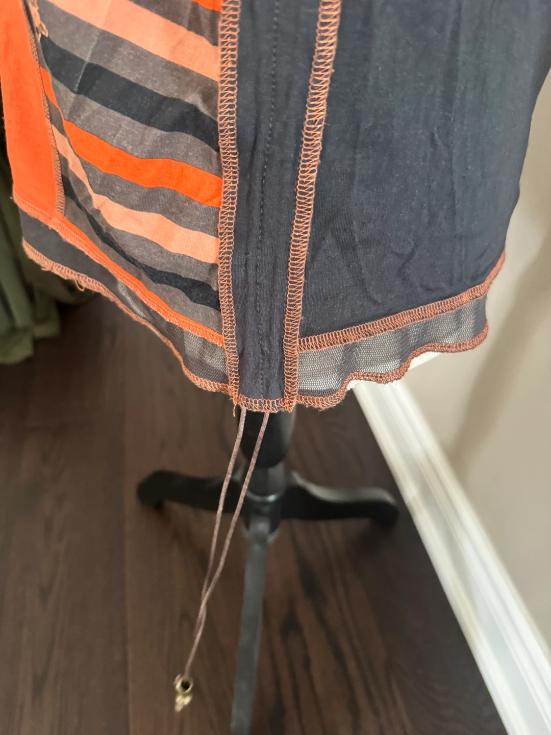 Long Sleeve Graphic Top fits like medium - photo 4