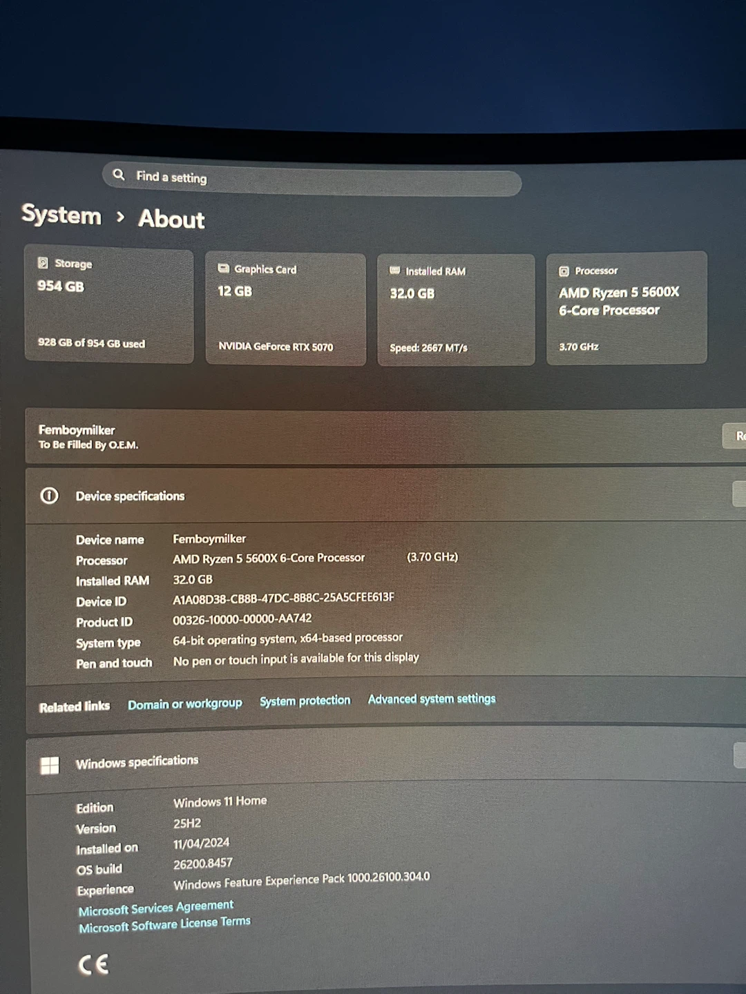 White Gaming PC RTX5070 - photo 3