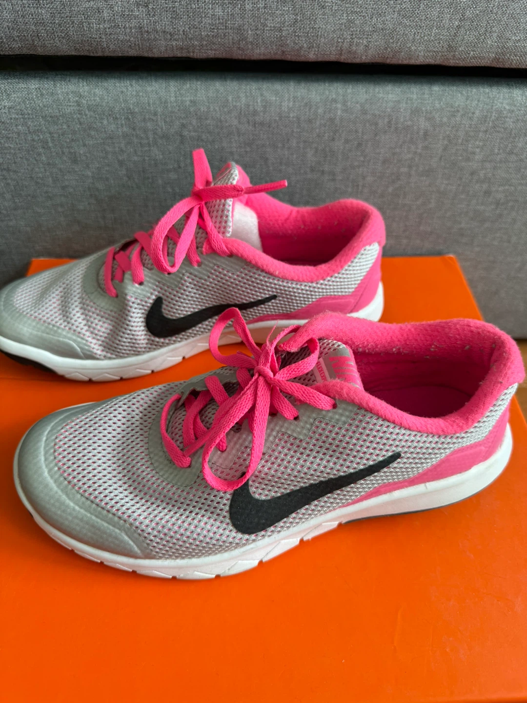 Nike Flex Experience RN Pink Grey Running Shoes Women's Size 5 - photo 2