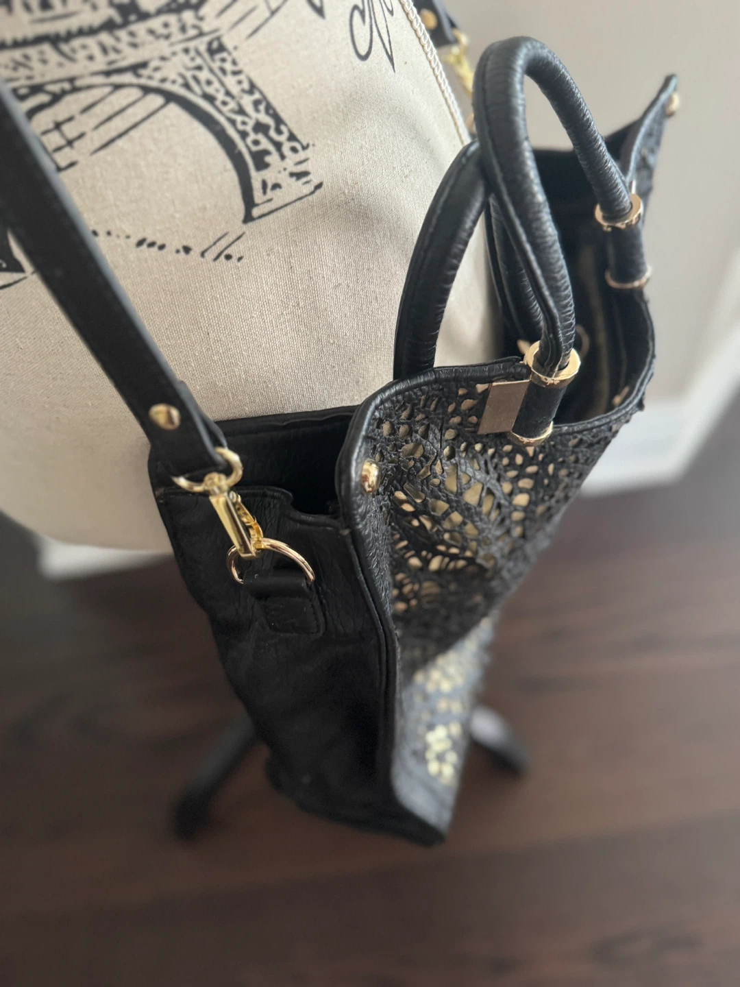 Ivanka Trump Black handbag   hardly used - photo 5