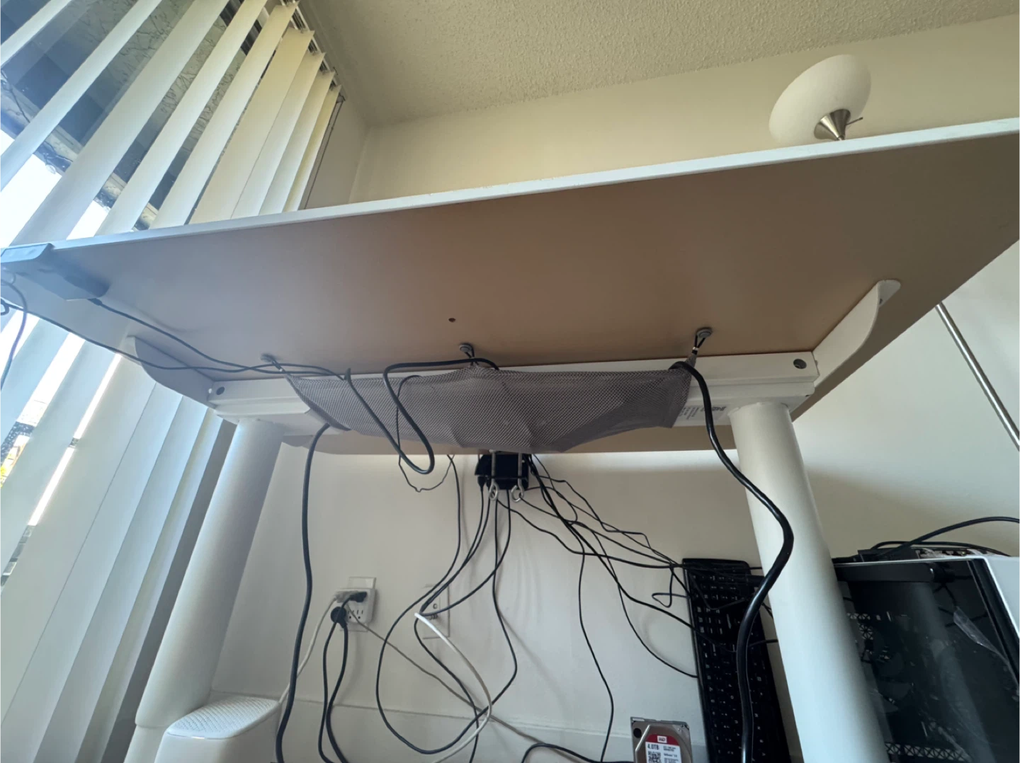 IKEA bekant standing desk - photo 3