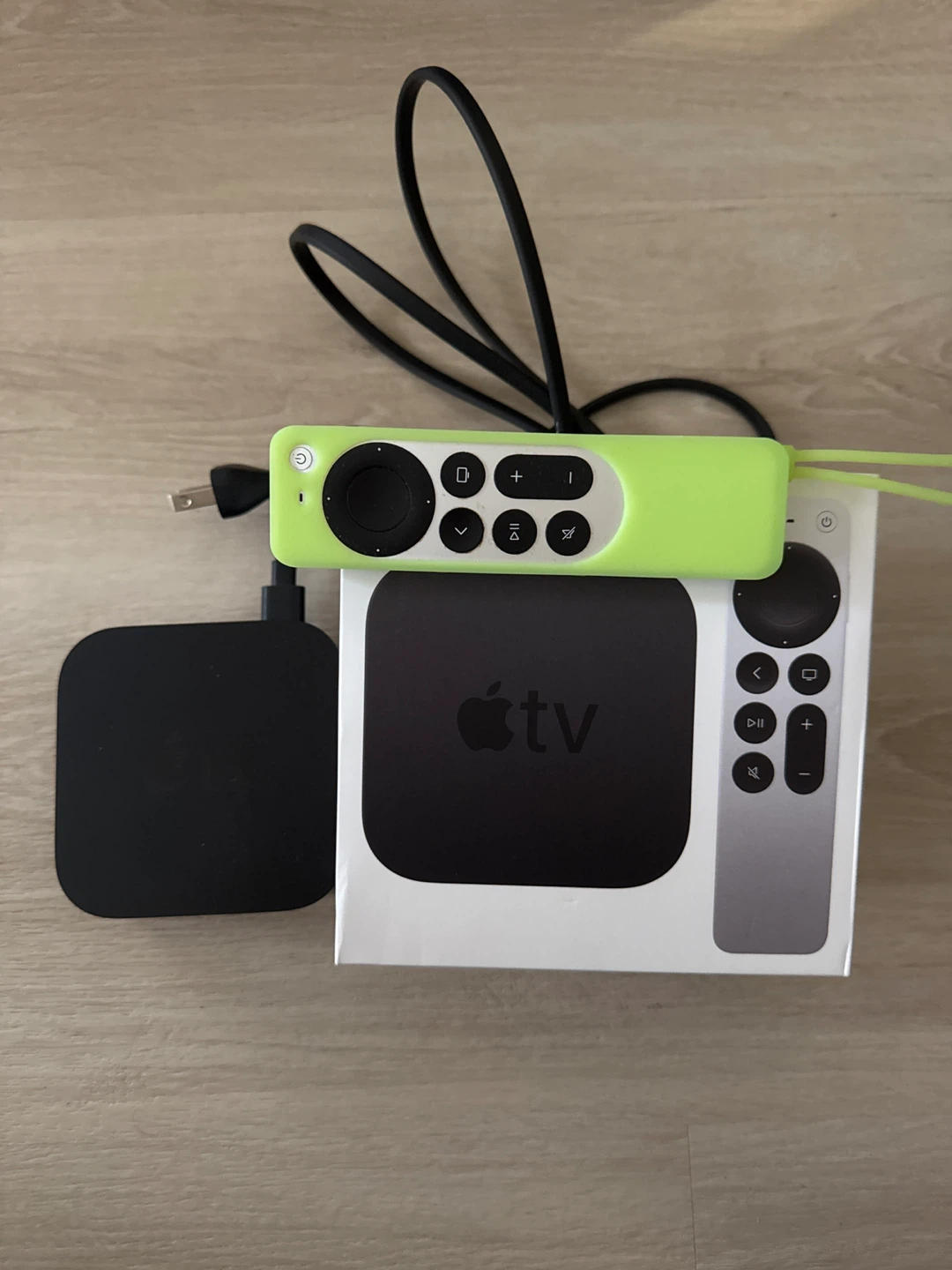 Apple TV 4K (2nd Gen) with Siri Remote