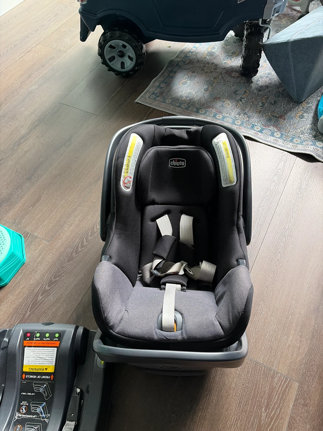Chicco Infant Car Seat with Base