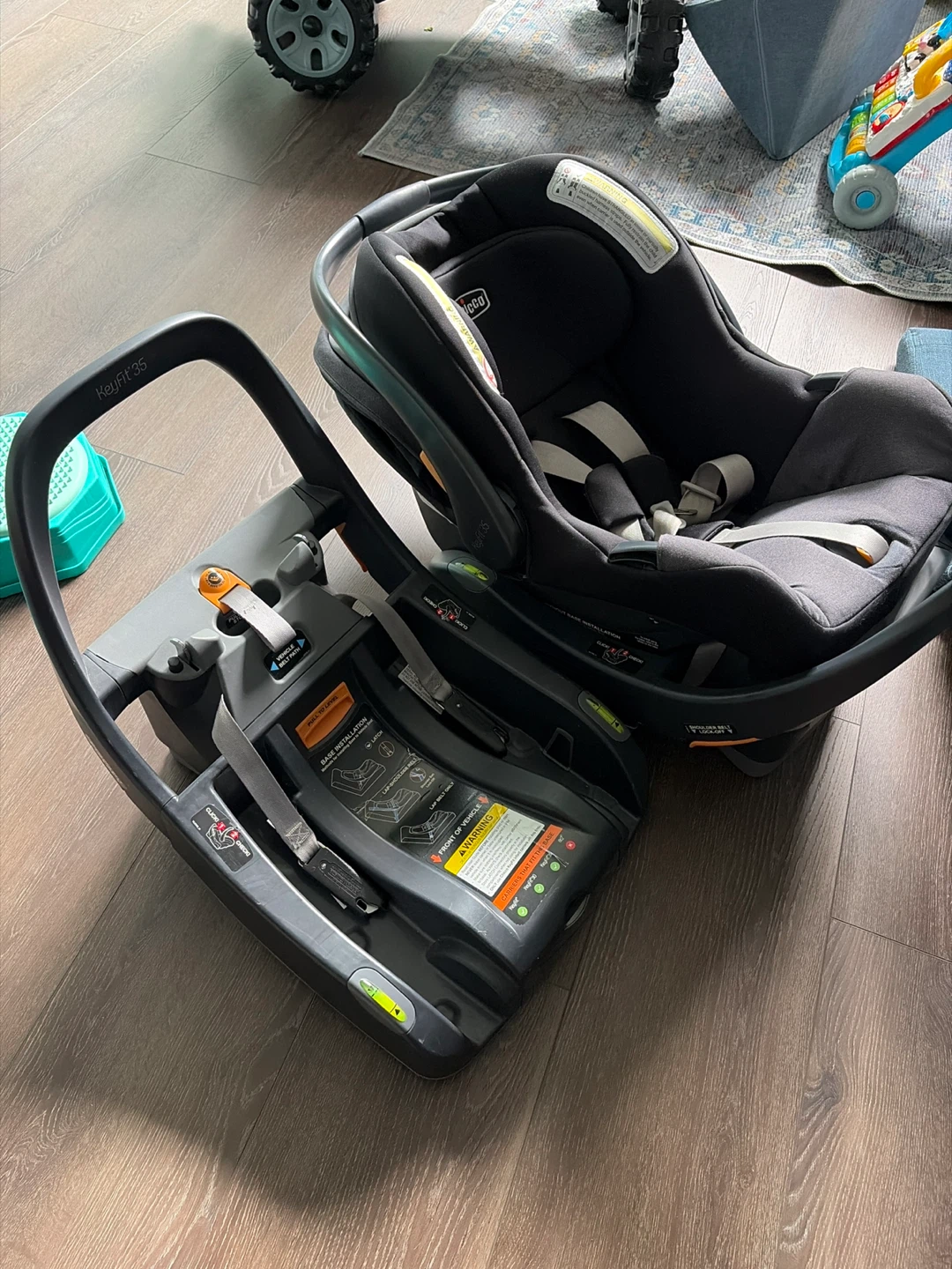 Chicco Infant Car Seat with Base - photo 2