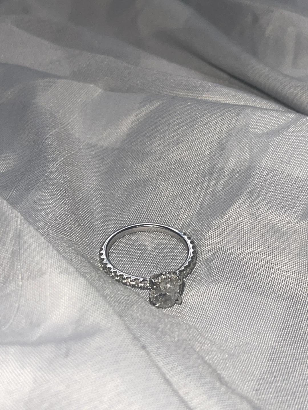 Oval Cut Diamond Engagement Ring