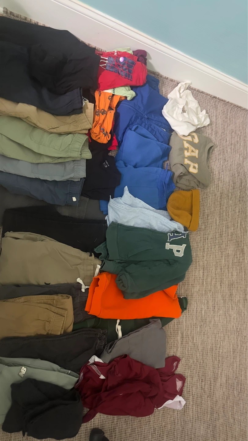 Selling 4 begs boy clothes s-m size 7-9 years