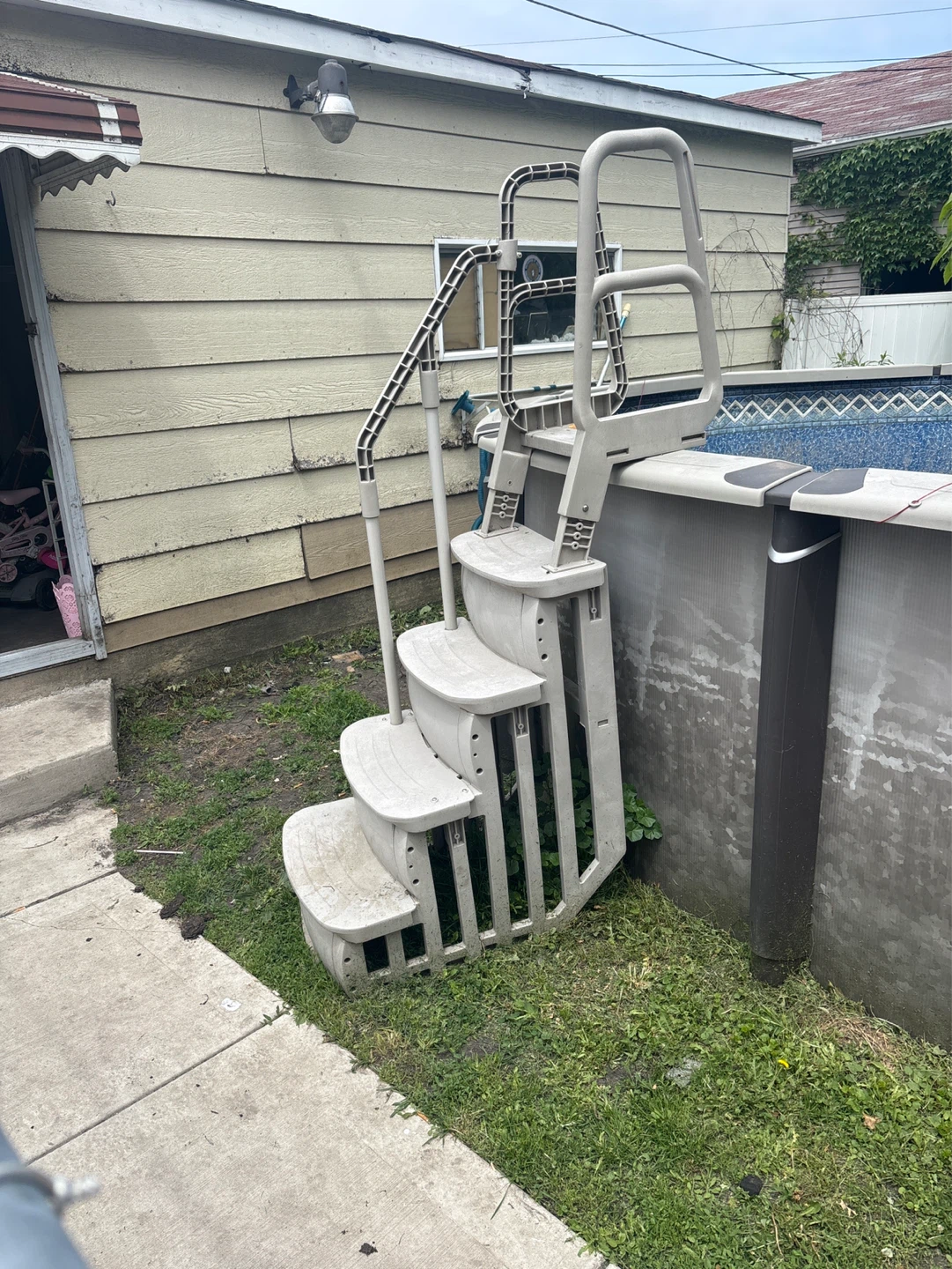 Pool ladder with stairs
