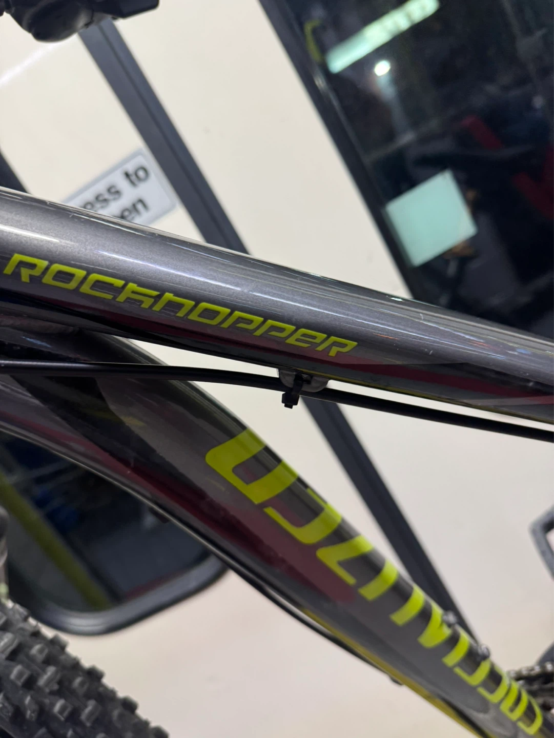 Specialized Rockhopper Mountain Bike - photo 2