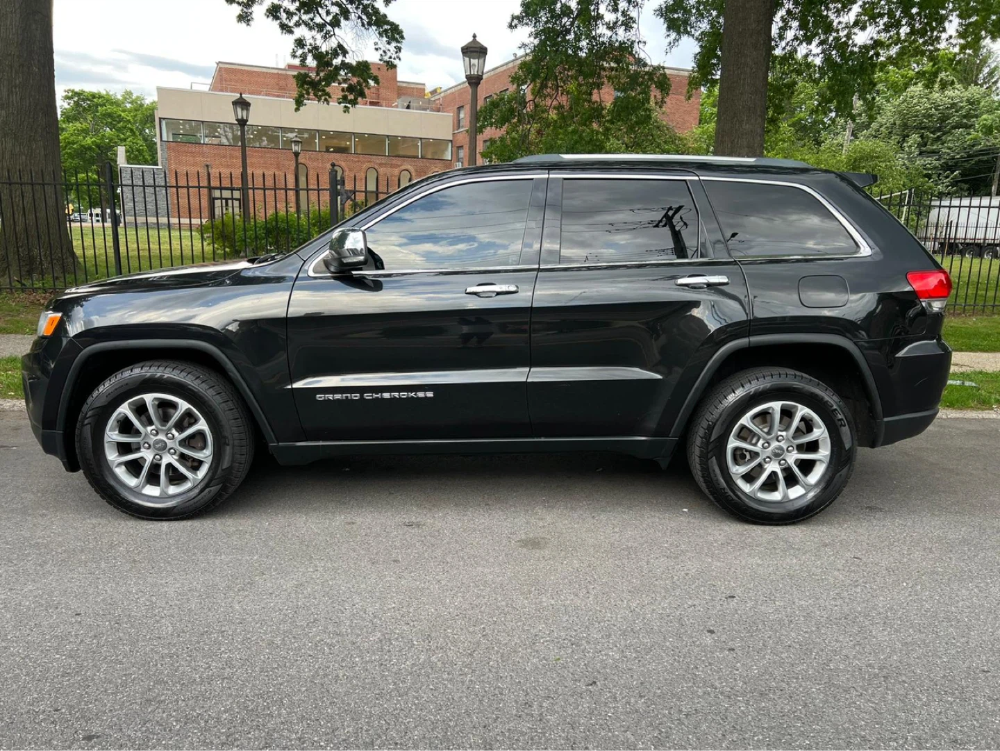 2015 Jeep Grand Cherokee Limited SUV - photo 4