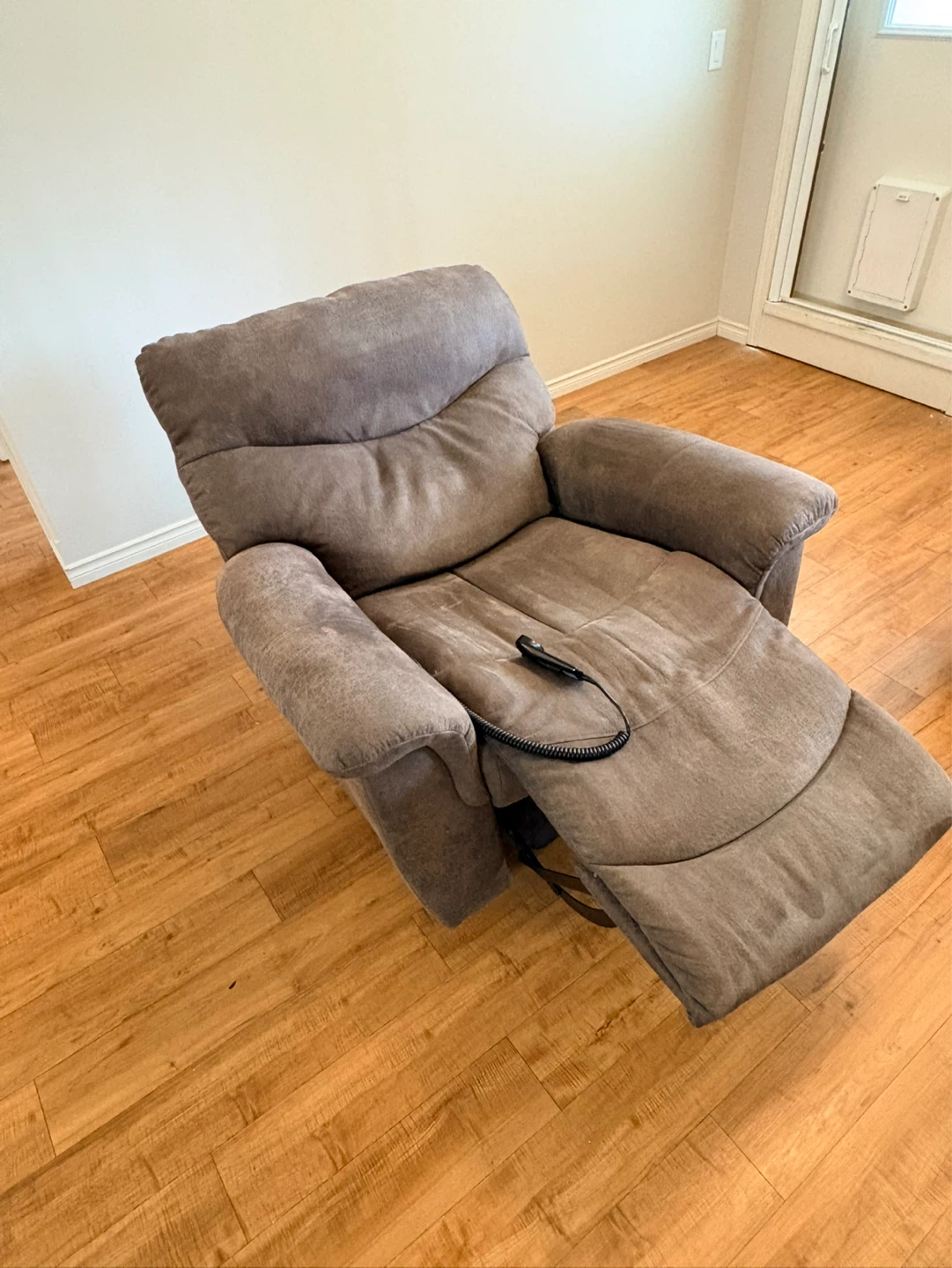 LaZBoy James Luxury Power Lift Recliner Chair - Brown - photo 3