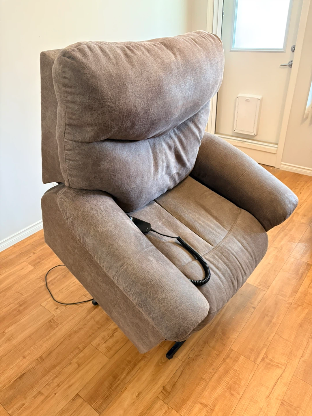 LaZBoy James Luxury Power Lift Recliner Chair - Brown - photo 2