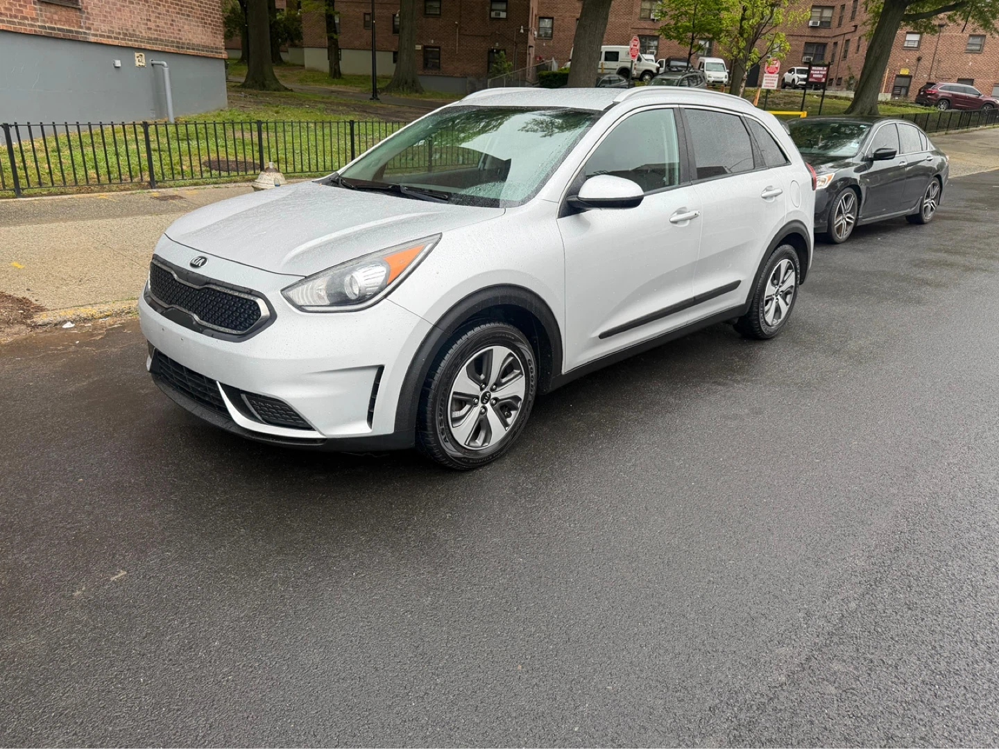 2017 Kia Niro Hybrid 4WD - photo 2
