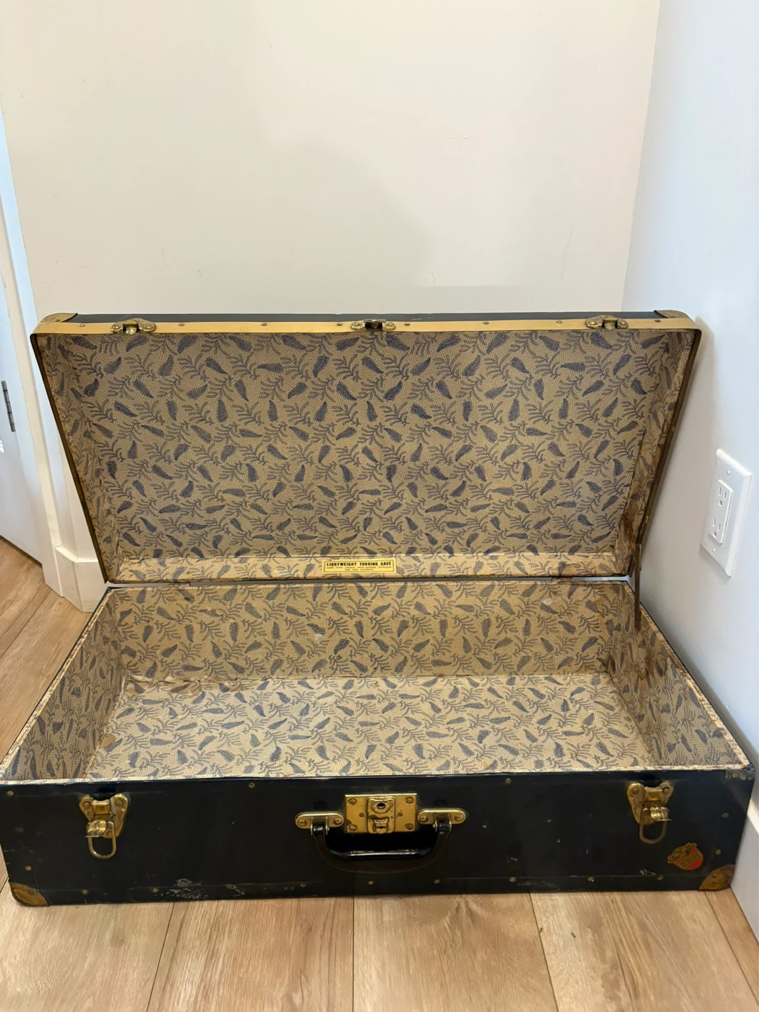 McBrine Antique 1940s Black Suitcase Trunk - photo 2