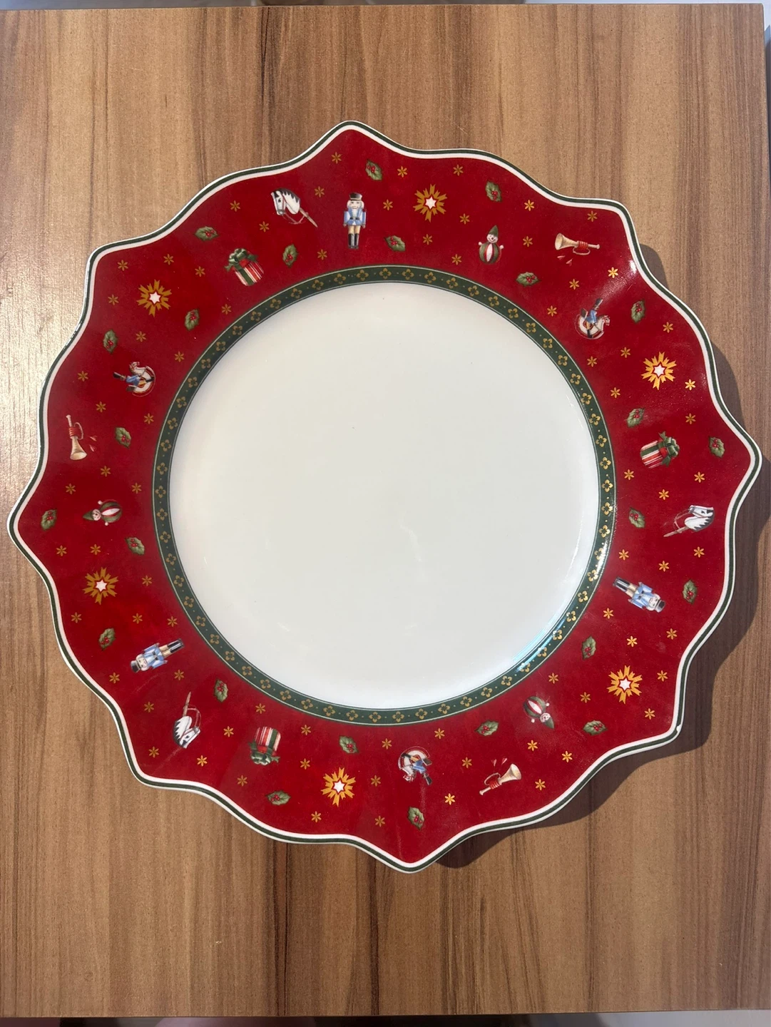 Villeroy & Boch Christmas Plates 6 dinner 6 salad