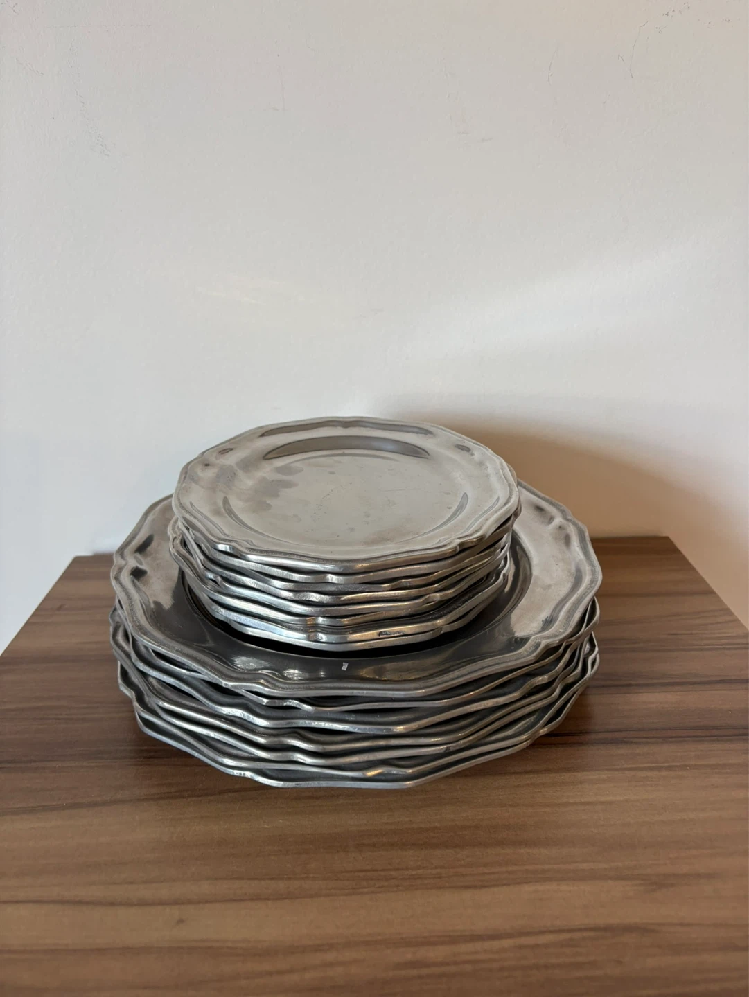 Queen Anne Style RWP, Pewter, 7 Dinner Plates 8 Salad Plates - photo 3