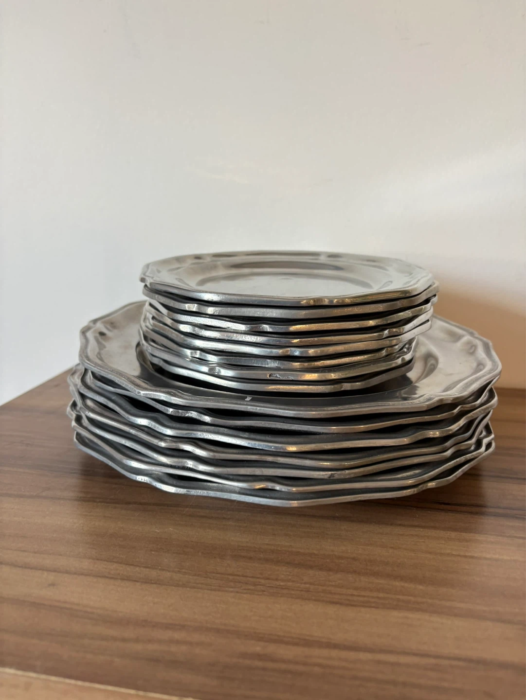Queen Anne Style RWP, Pewter, 7 Dinner Plates 8 Salad Plates - photo 2