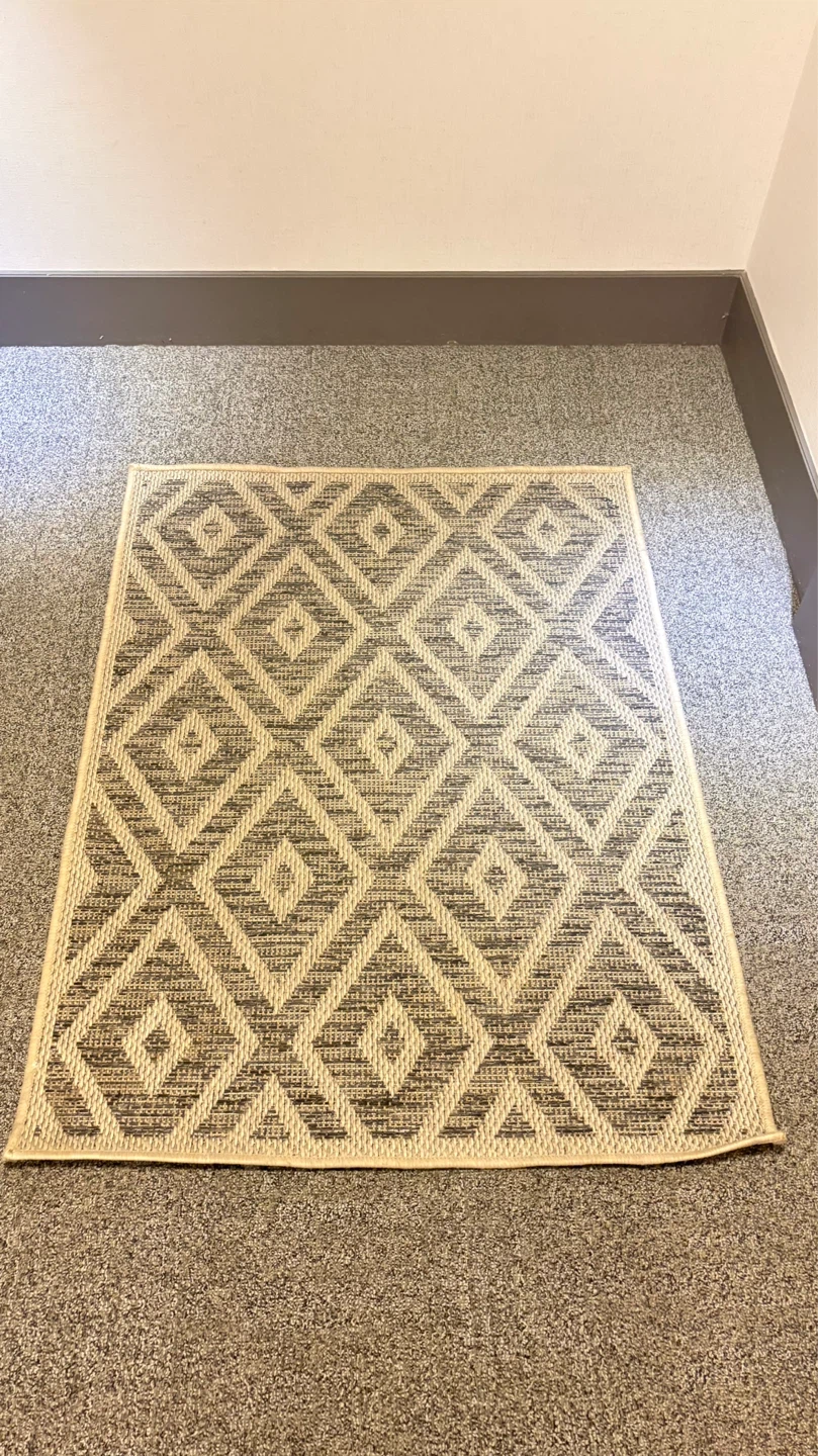Geometric Diamond Pattern Area Rug - photo 2