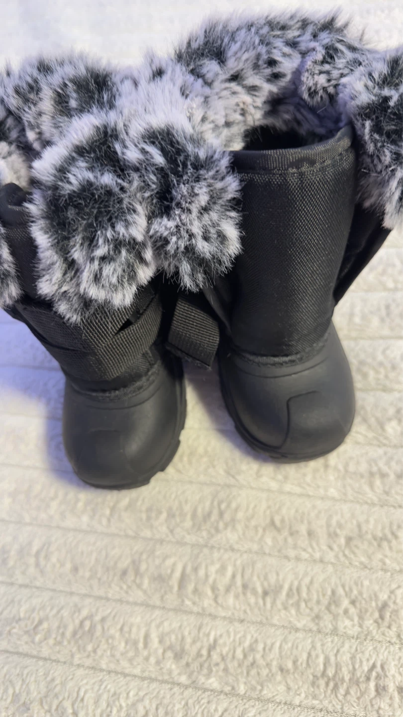 Icicles Black Snow Boots with Fur Trim - Size 6
