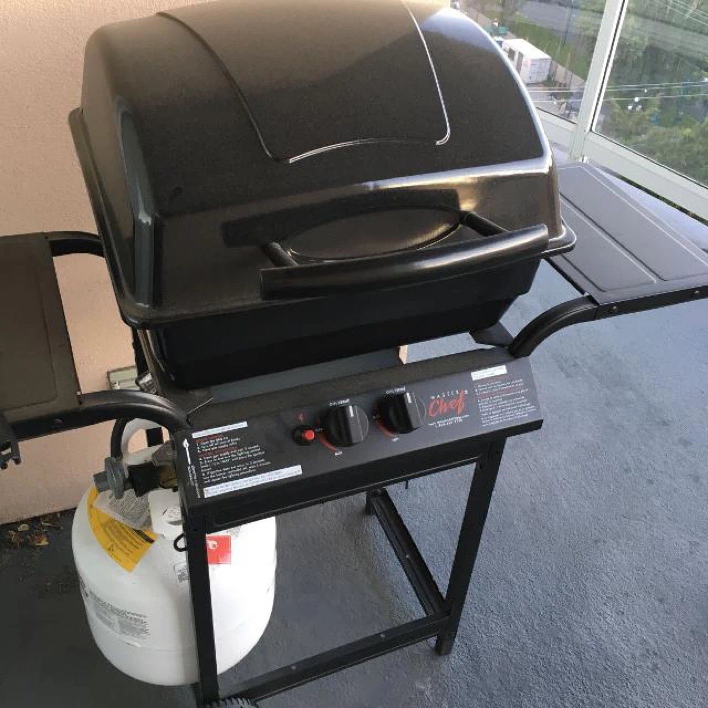 Master Chef Propane BBQ Grill with Propane Tank