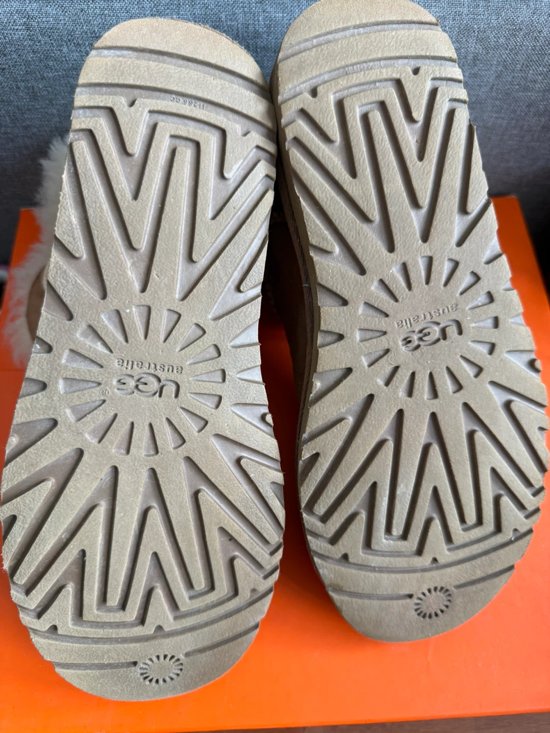 UGG Australia Classic Short Boots - Size 6 - photo 4