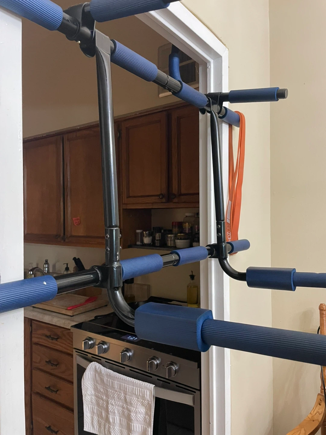 Pull up bar attachement