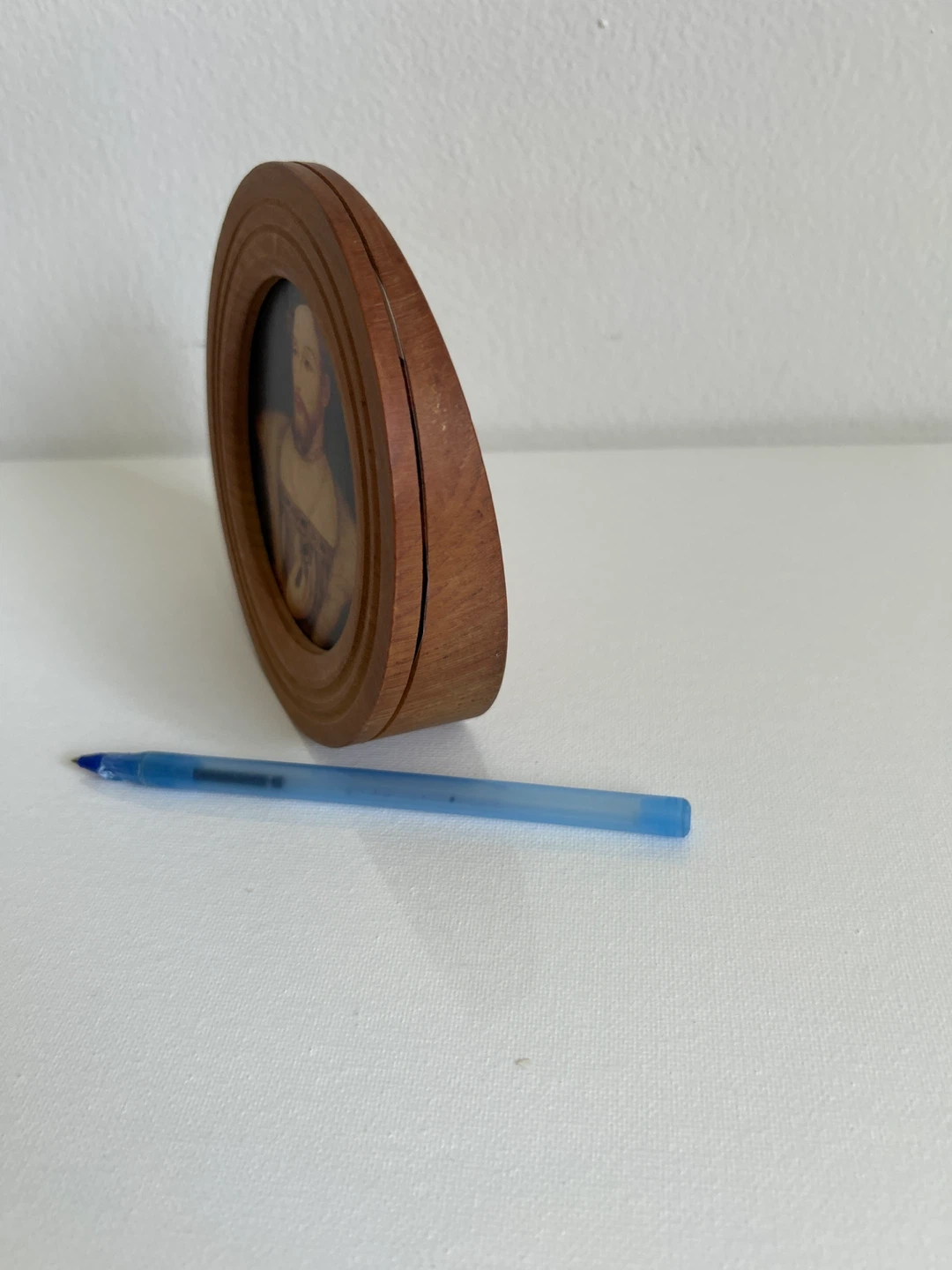Miniature Portrait in Round Wooden Frame - photo 3