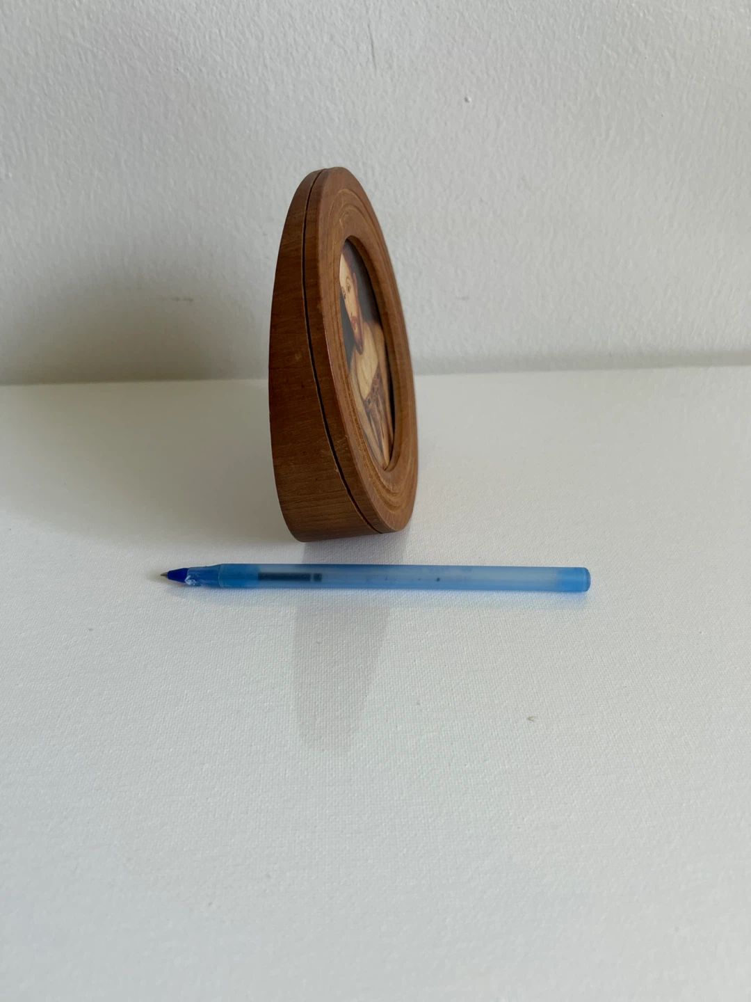 Miniature Portrait in Round Wooden Frame - photo 2