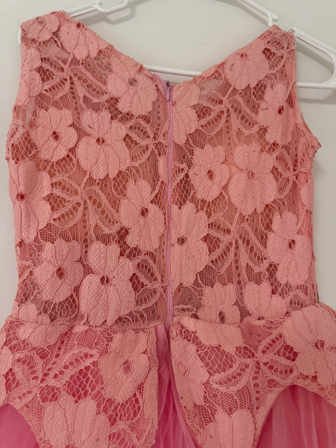 Pink Lace and Tulle Gown with Pearl Embellishments - photo 2