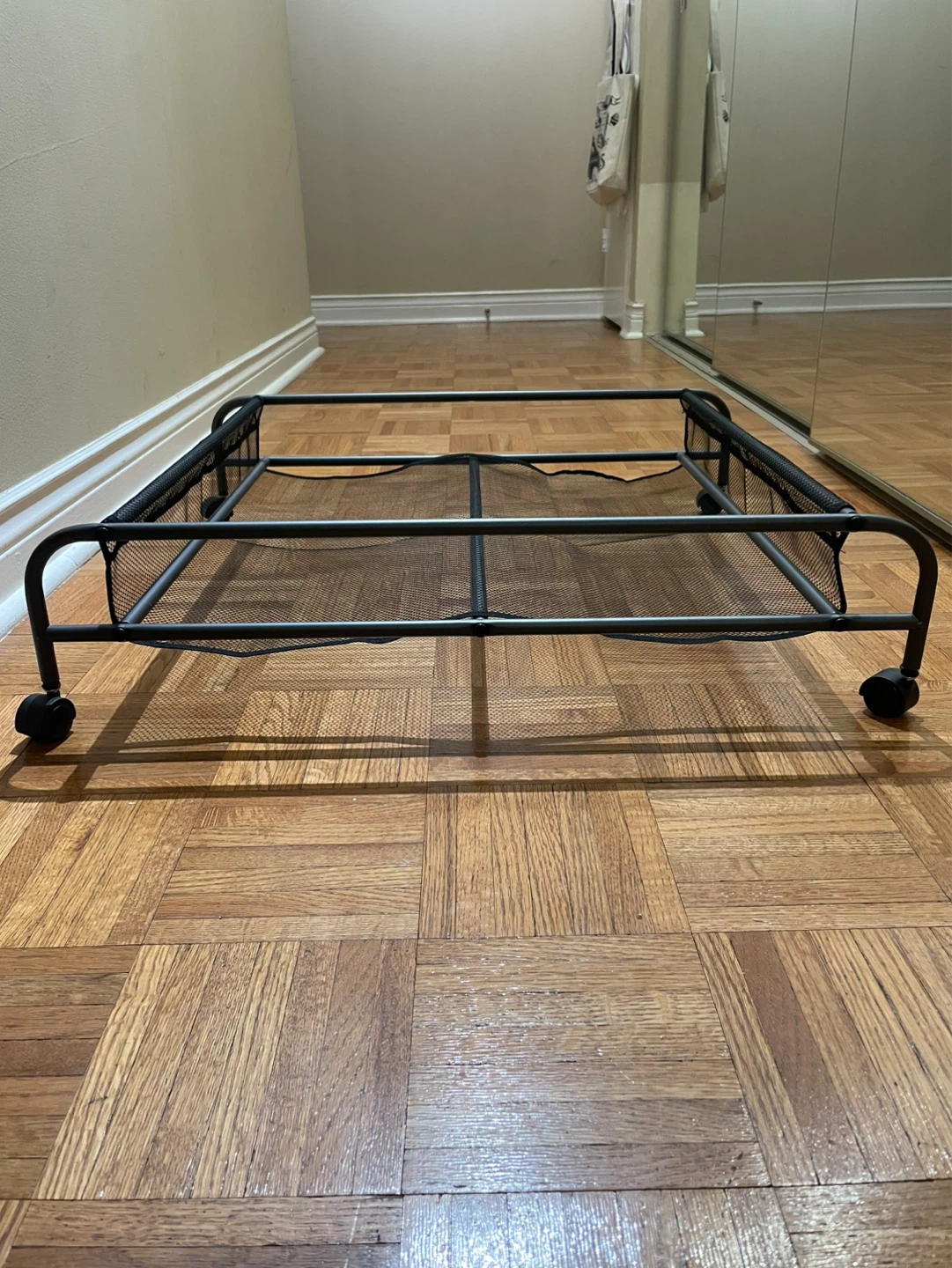 storage thingy with wheels - photo 2