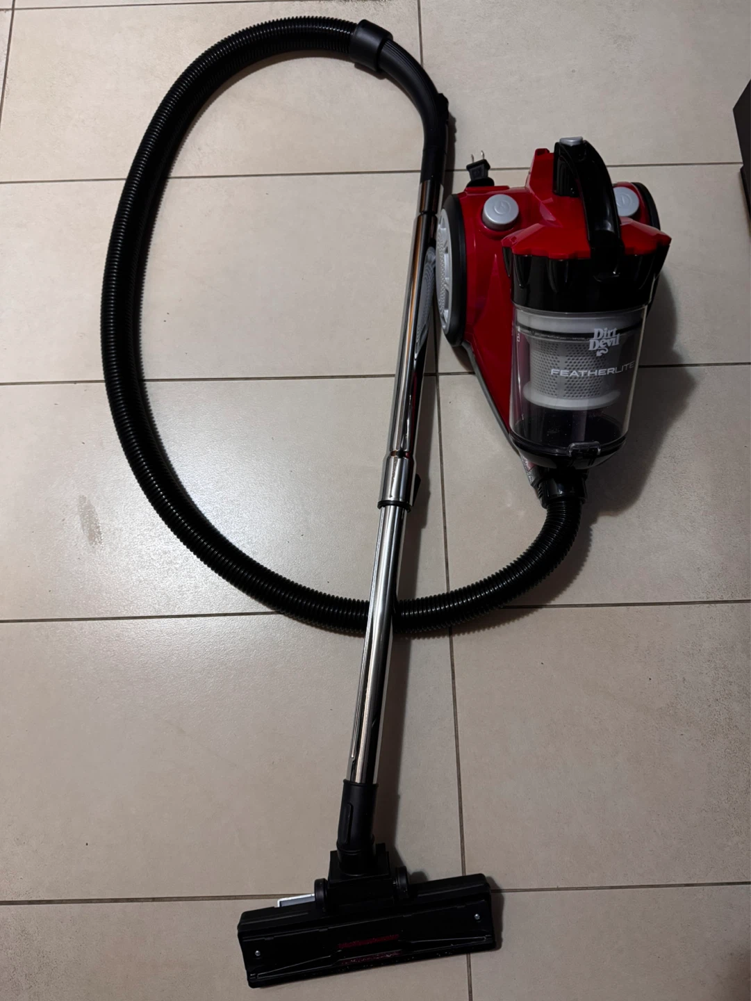 Dirt Devil FeatherLite Bagless Vacuum Cleaner - Red