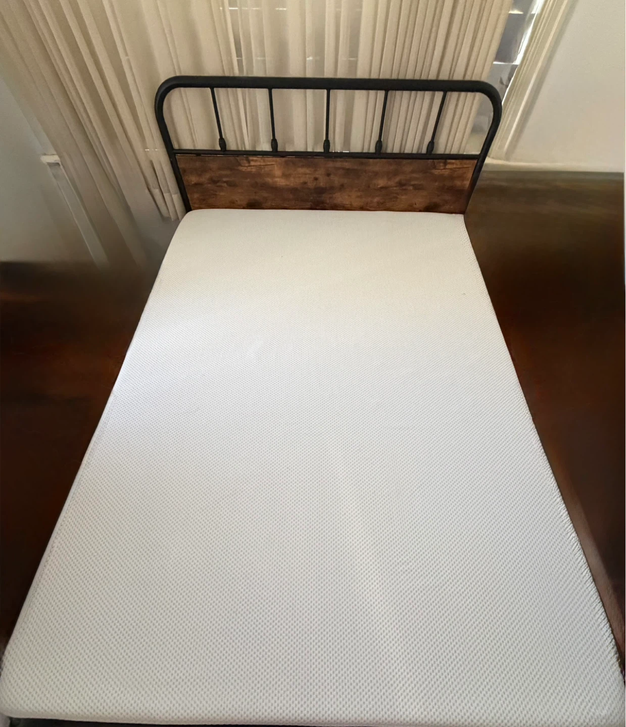 Moving Sale – Full Size Mattress & Bed Base 🛏️✨ - photo 2