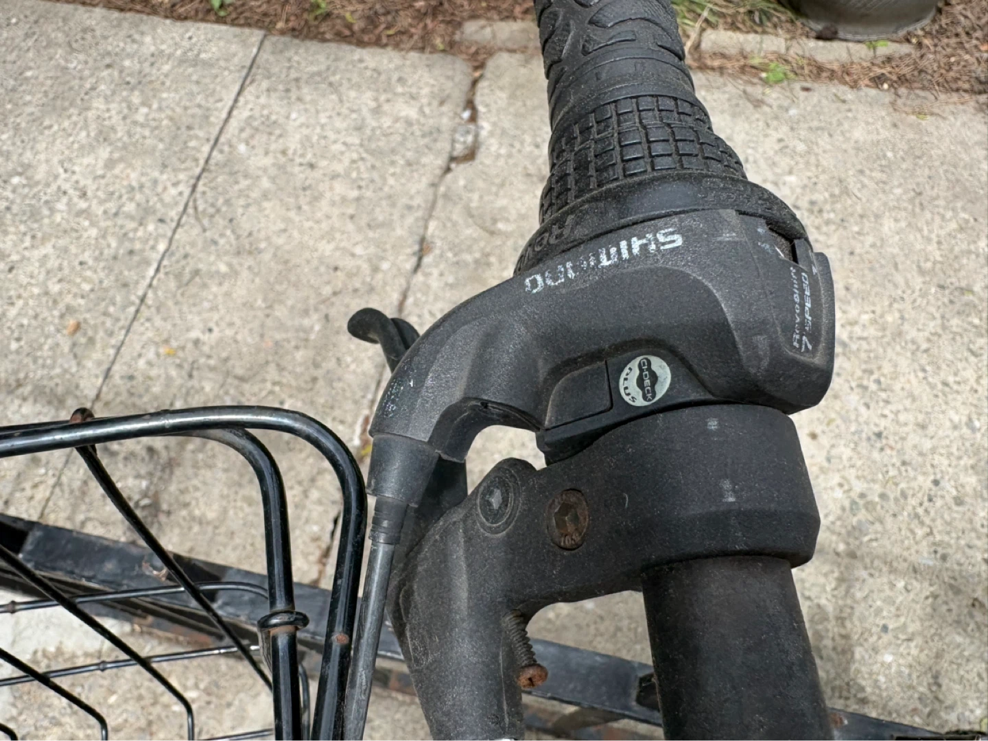 CCM T210 Bicycle with Front Basket - photo 2