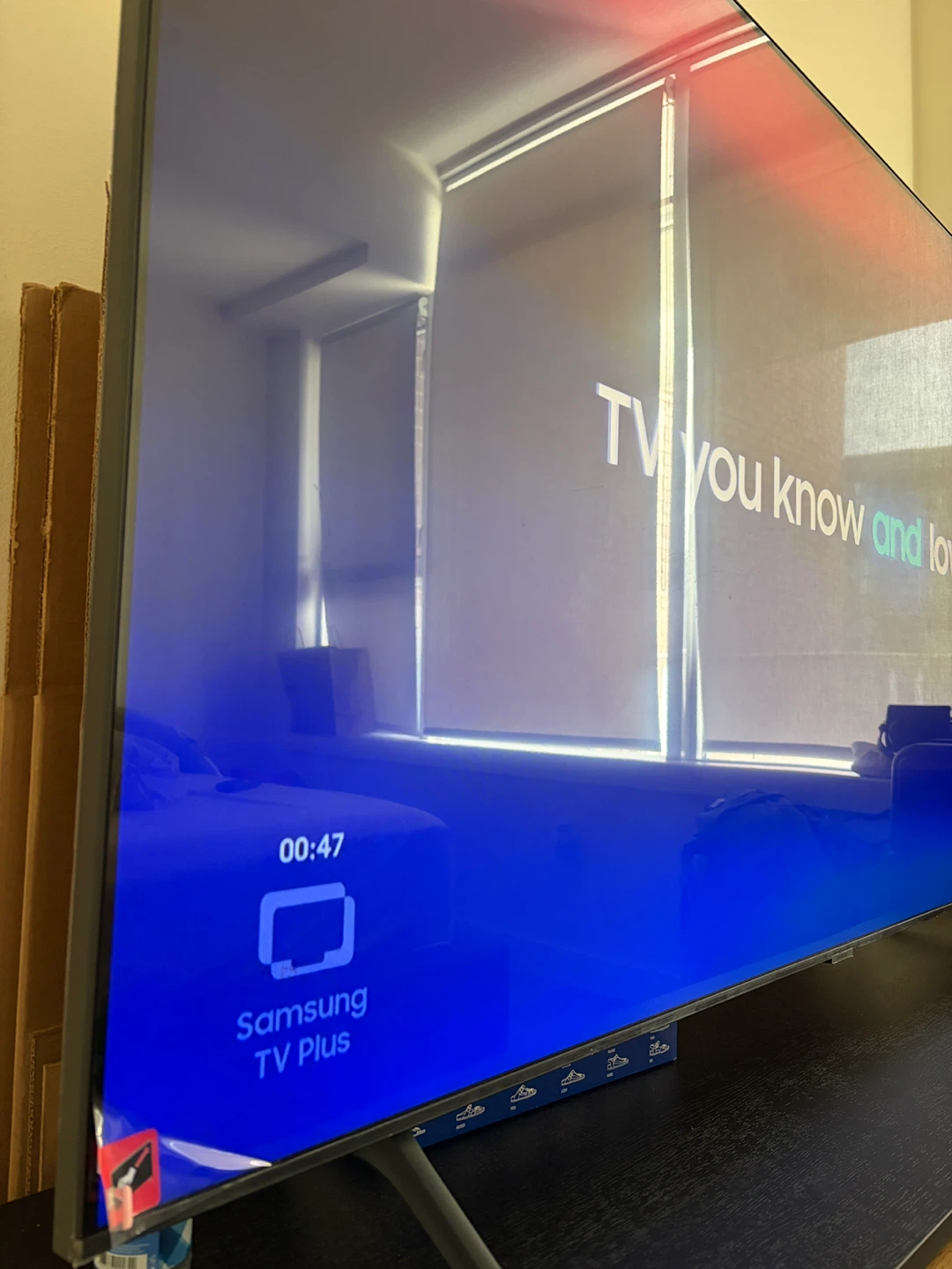 Samsung Smart TV 65 inches with TV stand - photo 2