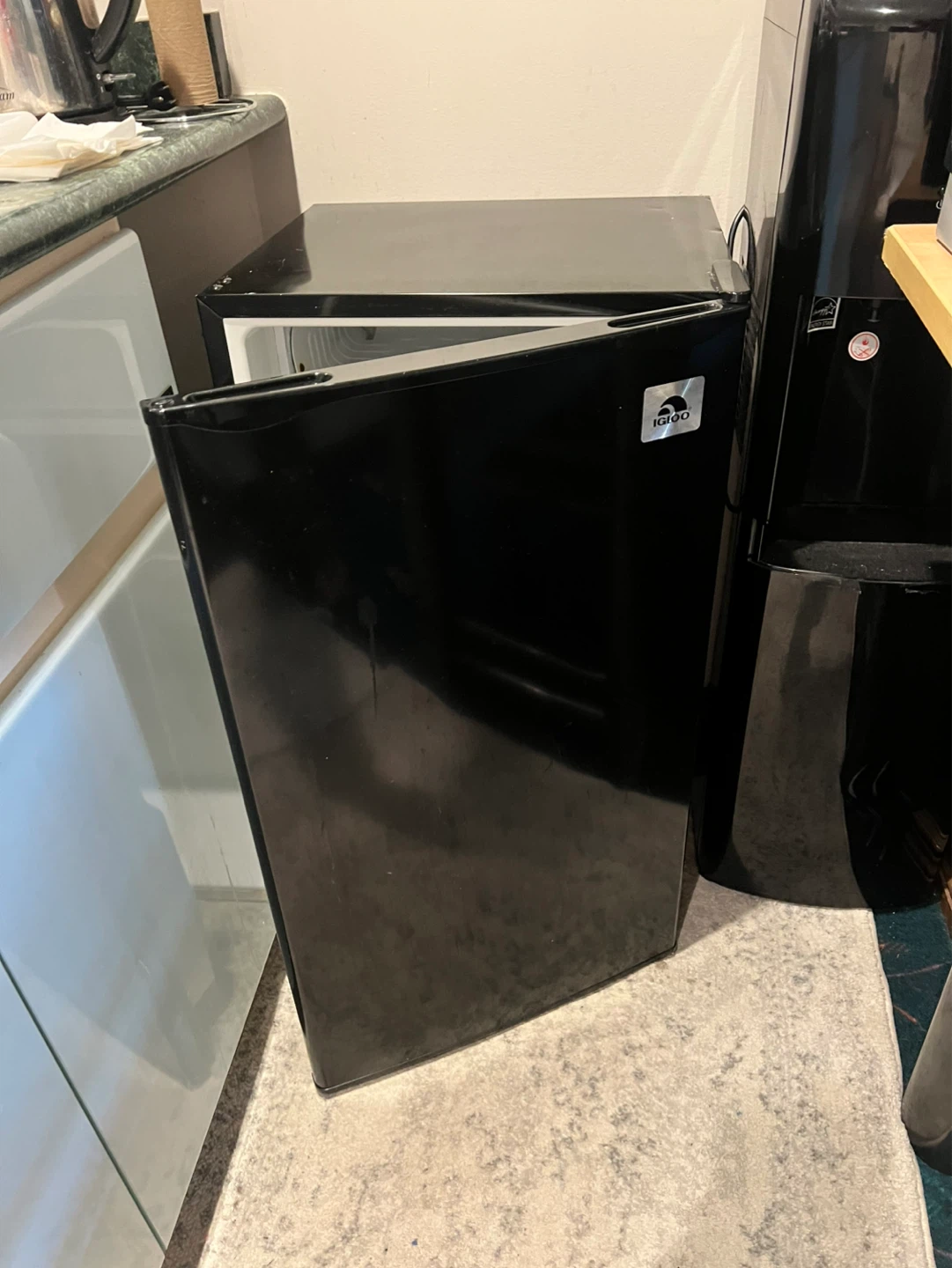Black Igloo Mini Fridge - photo 2