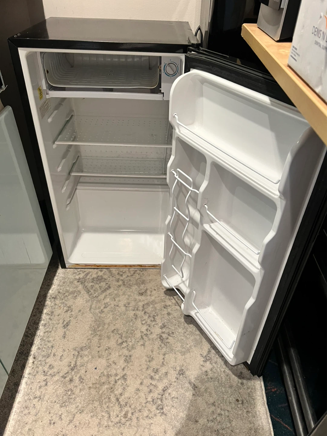 Black Igloo Mini Fridge - photo 3