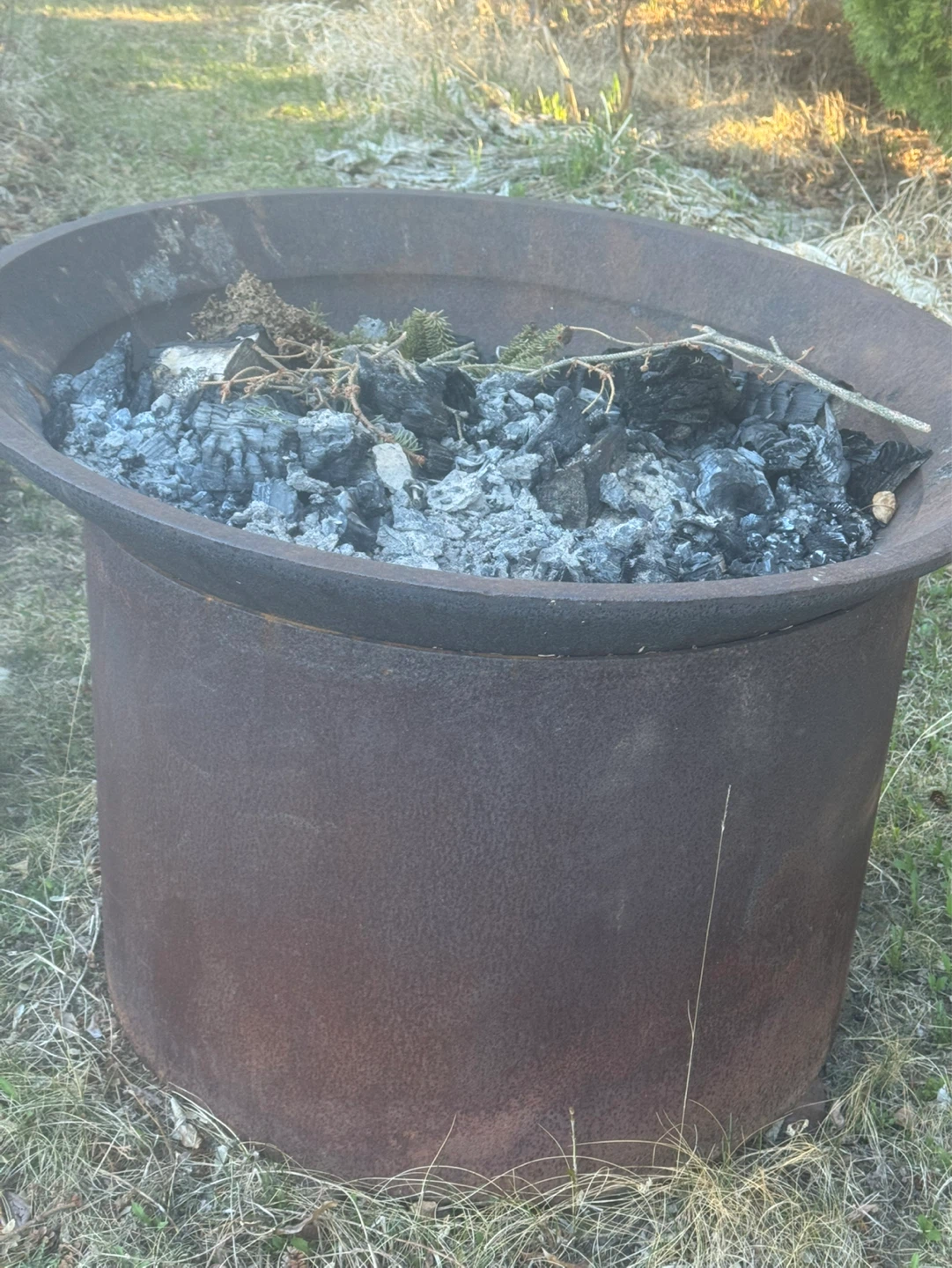 Large Metal Fire Pit with Ash