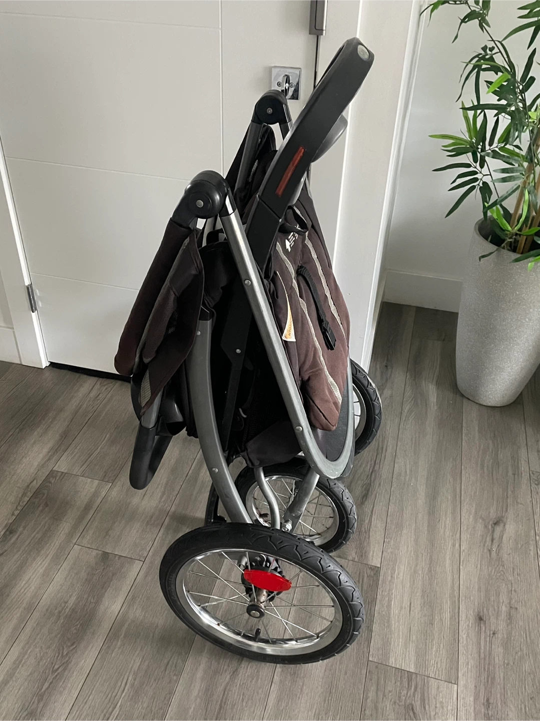 Graco Jogging Stroller - photo 2