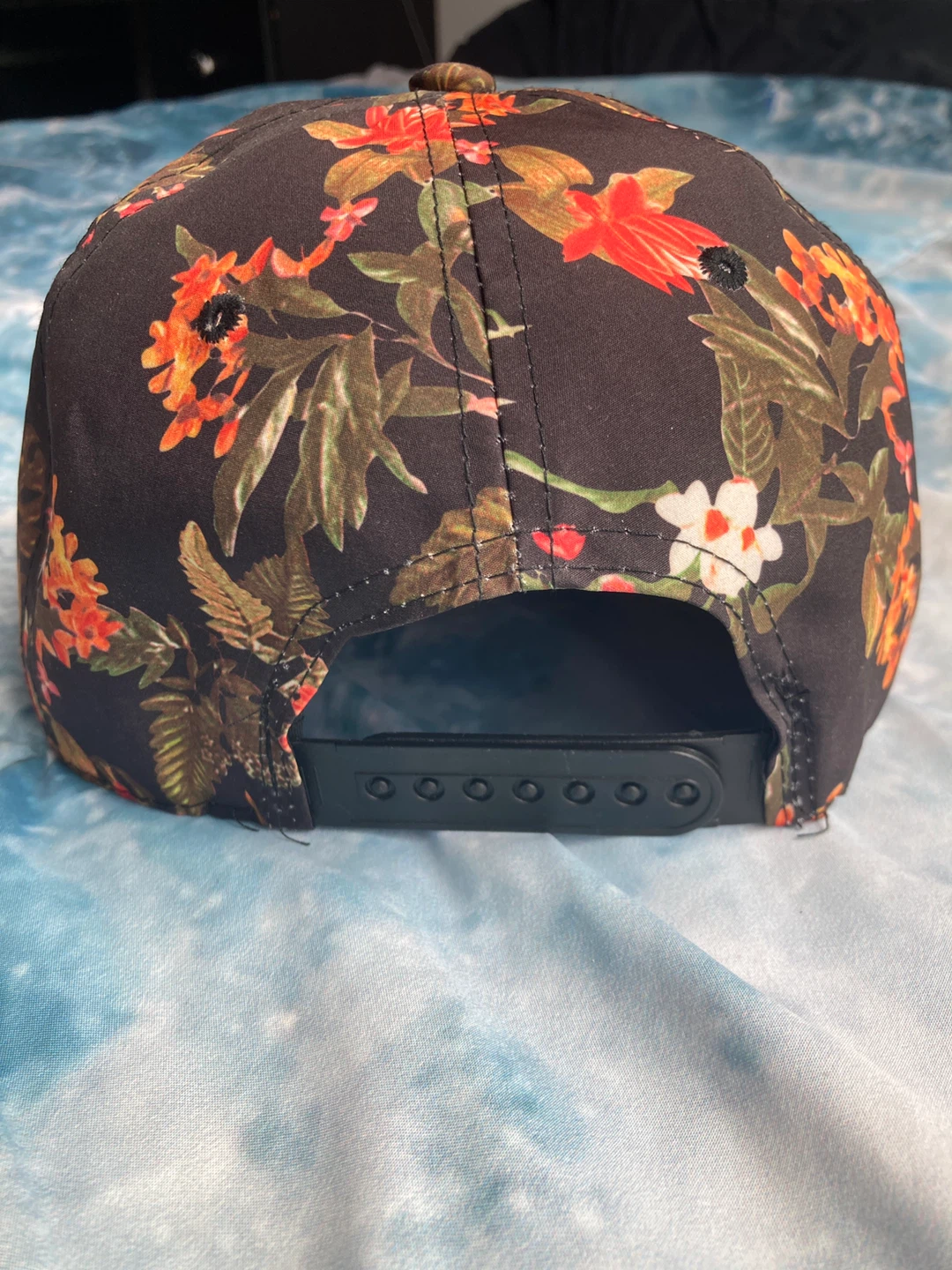 Free hats/visor - photo 3
