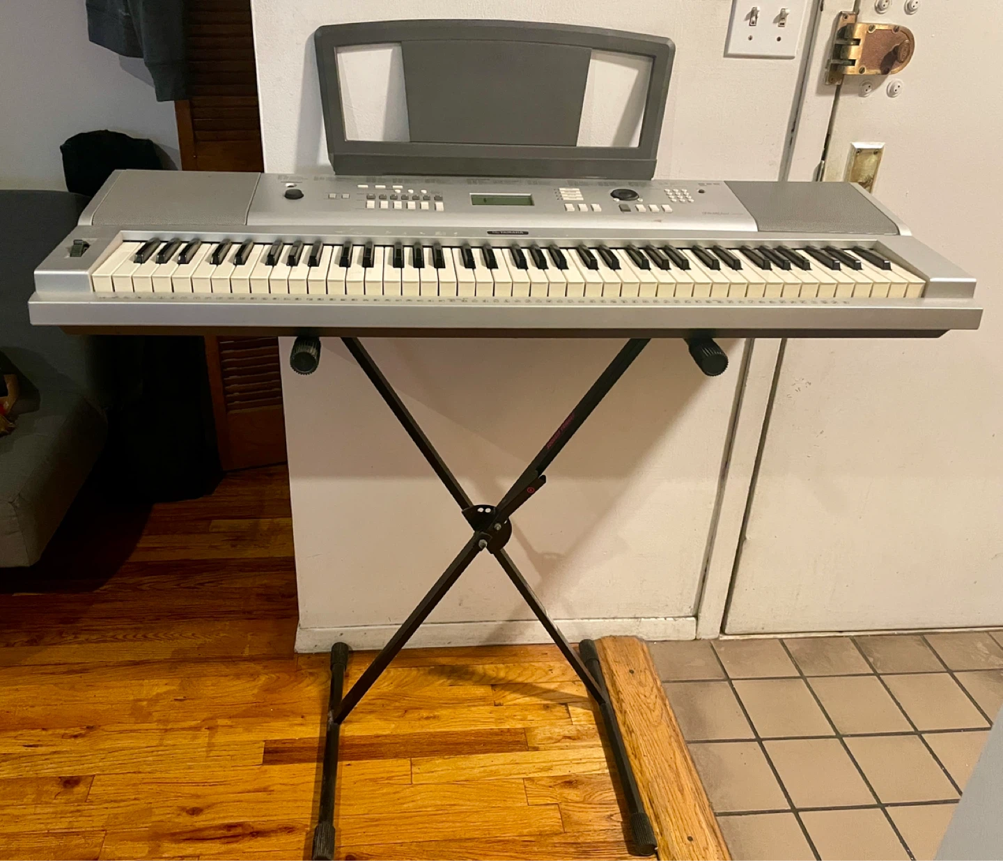 Yamaha Portable Grand DGX-220 / Yamaha Keyboard / Electric Piano