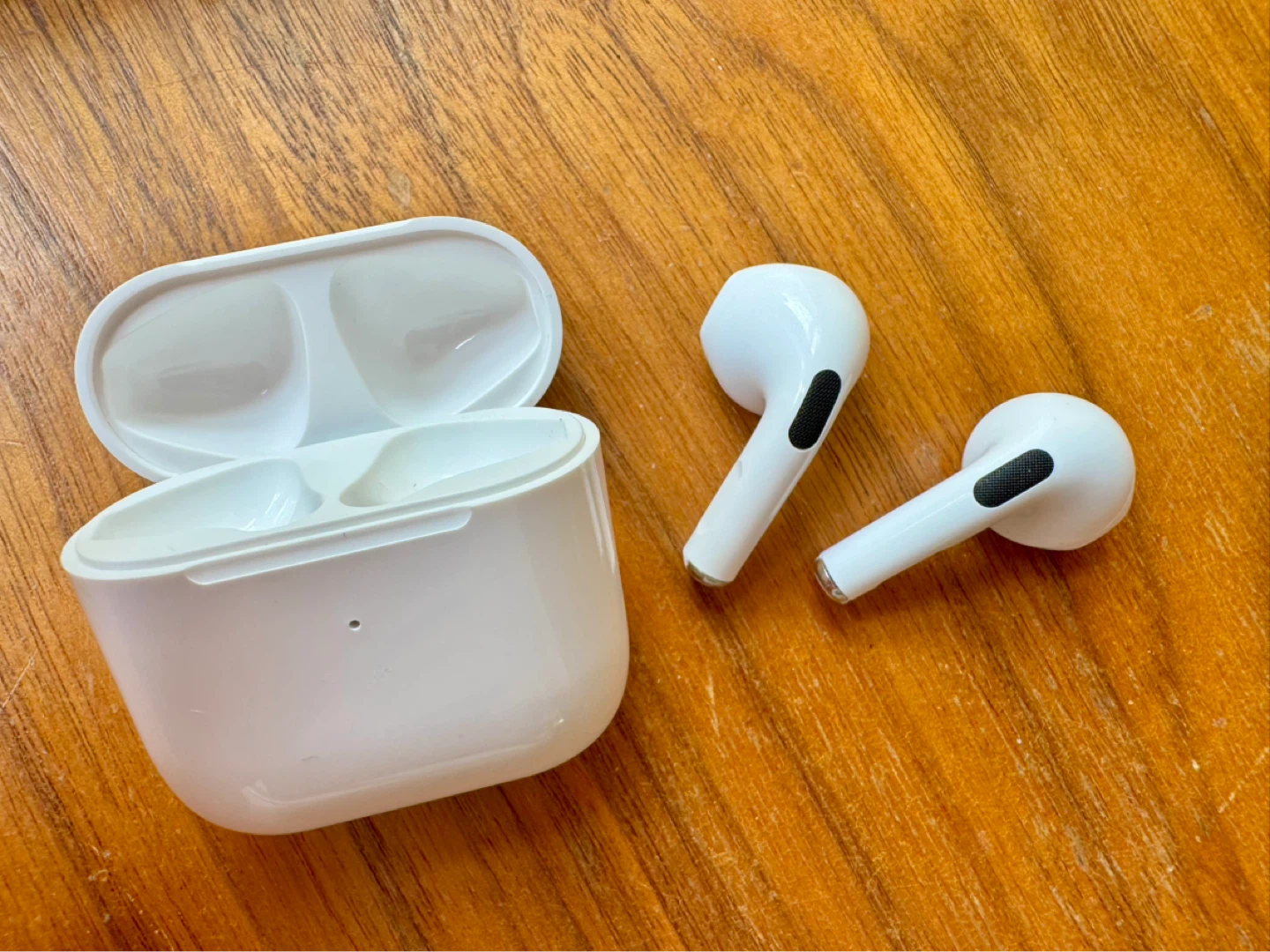 Pro 4 Wireless Earbuds with Charging Case - photo 3