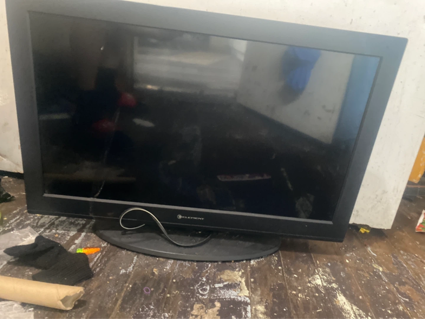 Element 24" Flat Screen TV