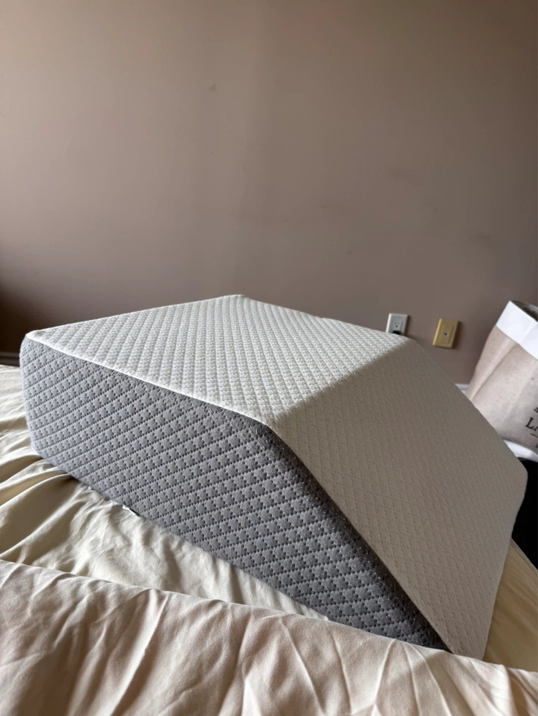 Incline Wedge Pillow