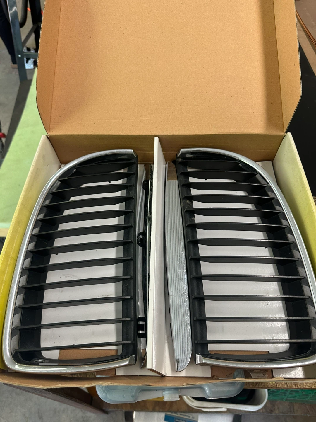 E90 (328i) Front Grille (4PCS)