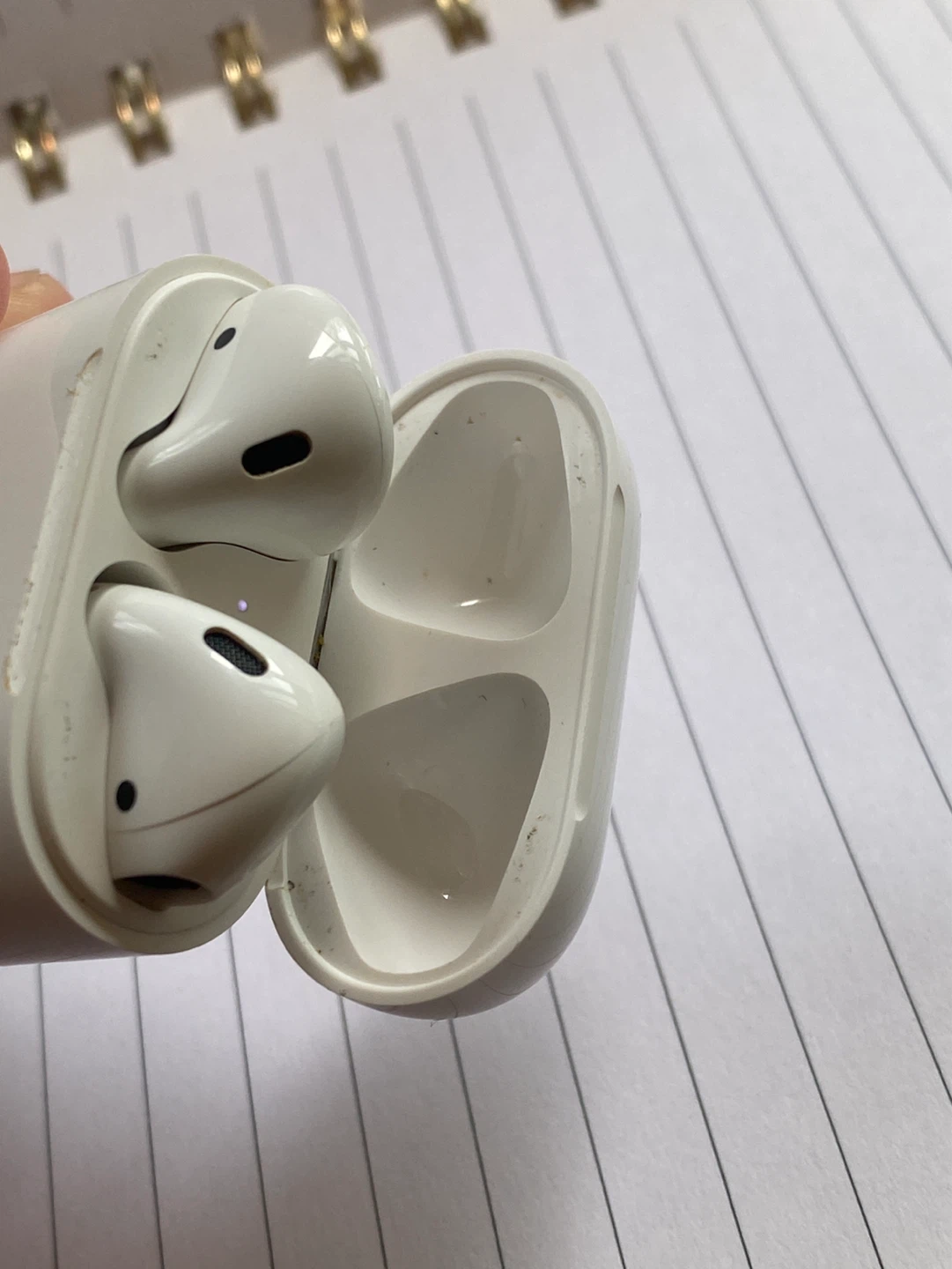Two pairs: Apple AirPods 2nd Gen with Charging Case - photo 5