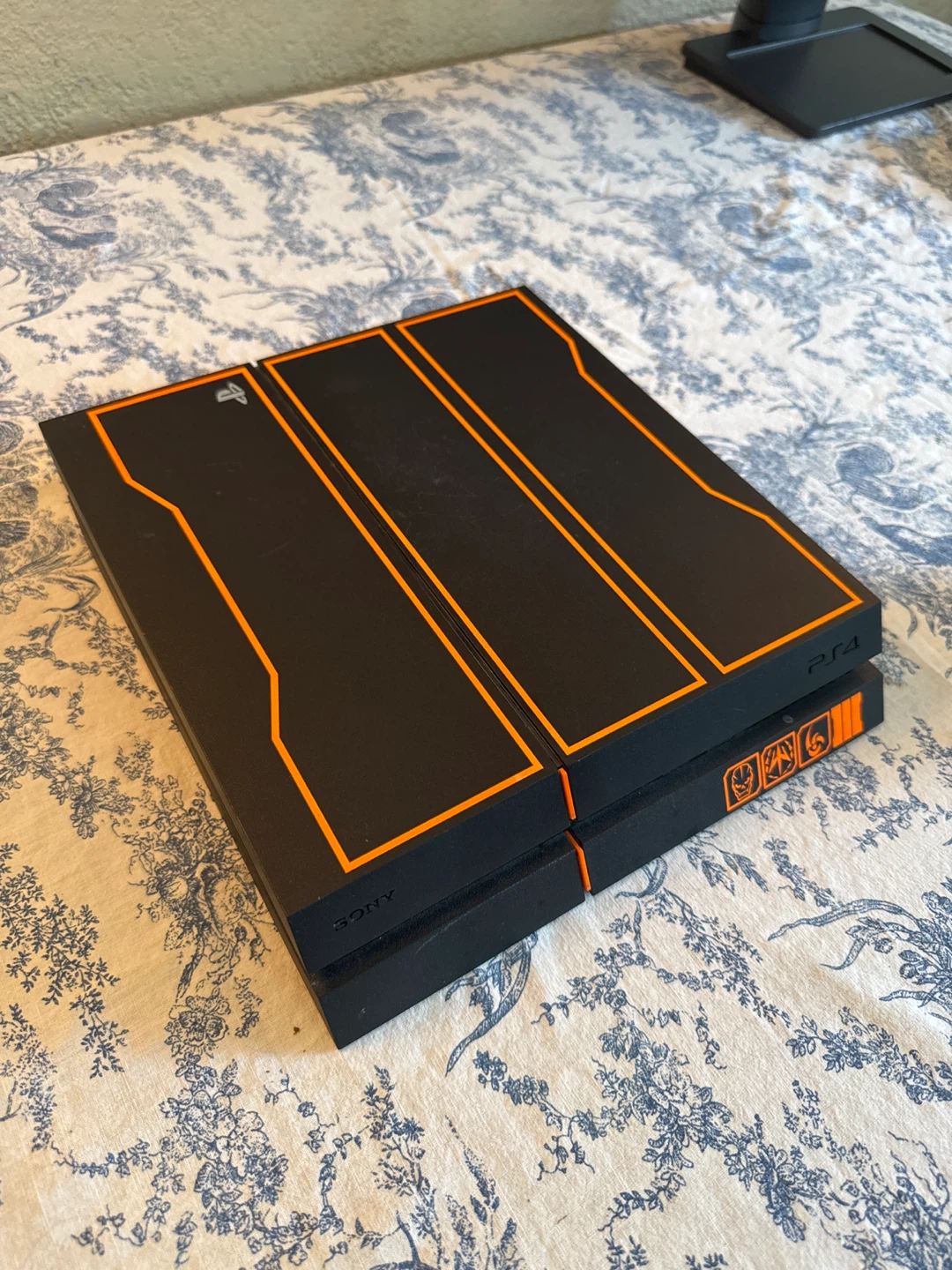 Limited Edition PlayStation 4 - Black Ops Three Edition